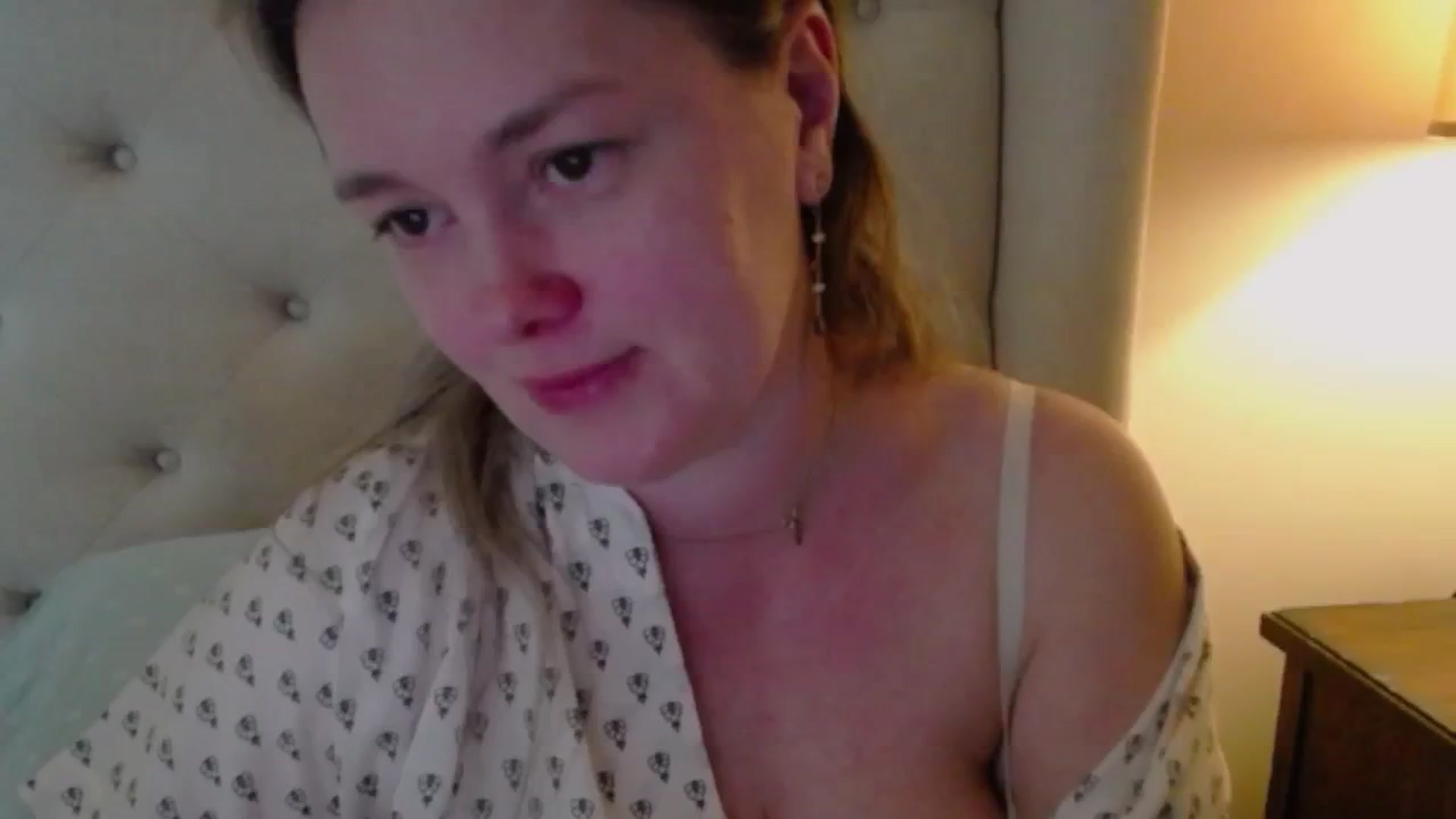 Gallery image thumbnail from J0llye's myfreecams stream on, 03/18/2025, 19:25 image 14 of 20