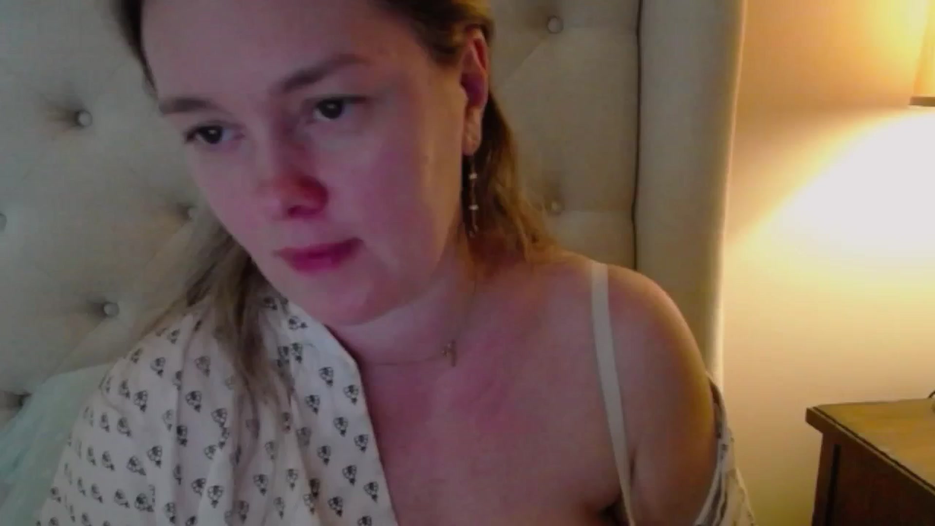 Gallery image thumbnail from J0llye's myfreecams stream on, 03/18/2025, 19:25 image 17 of 20