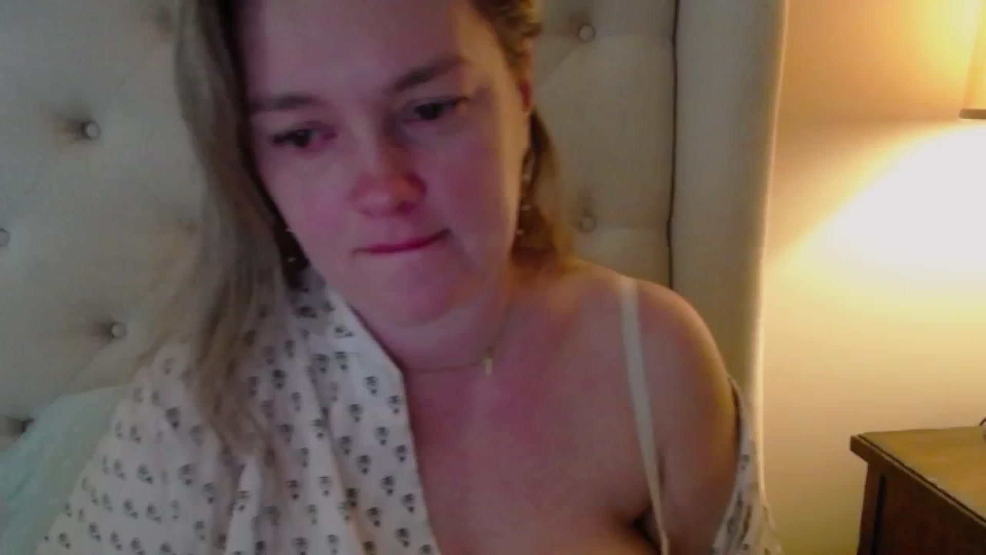 Gallery image thumbnail from J0llye's myfreecams stream on, 03/18/2025, 19:25 image 9 of 20