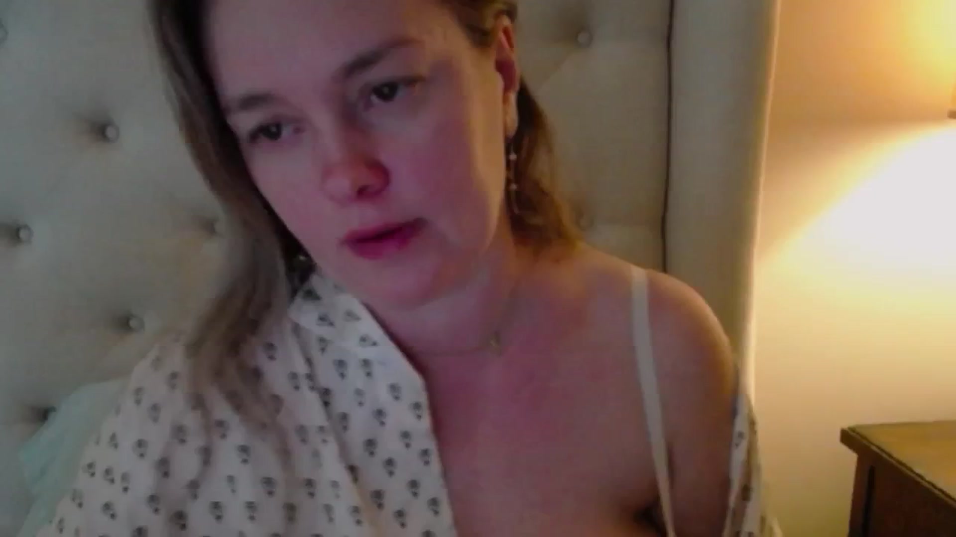 Gallery image thumbnail from J0llye's myfreecams stream on, 03/18/2025, 19:25 image 2 of 20