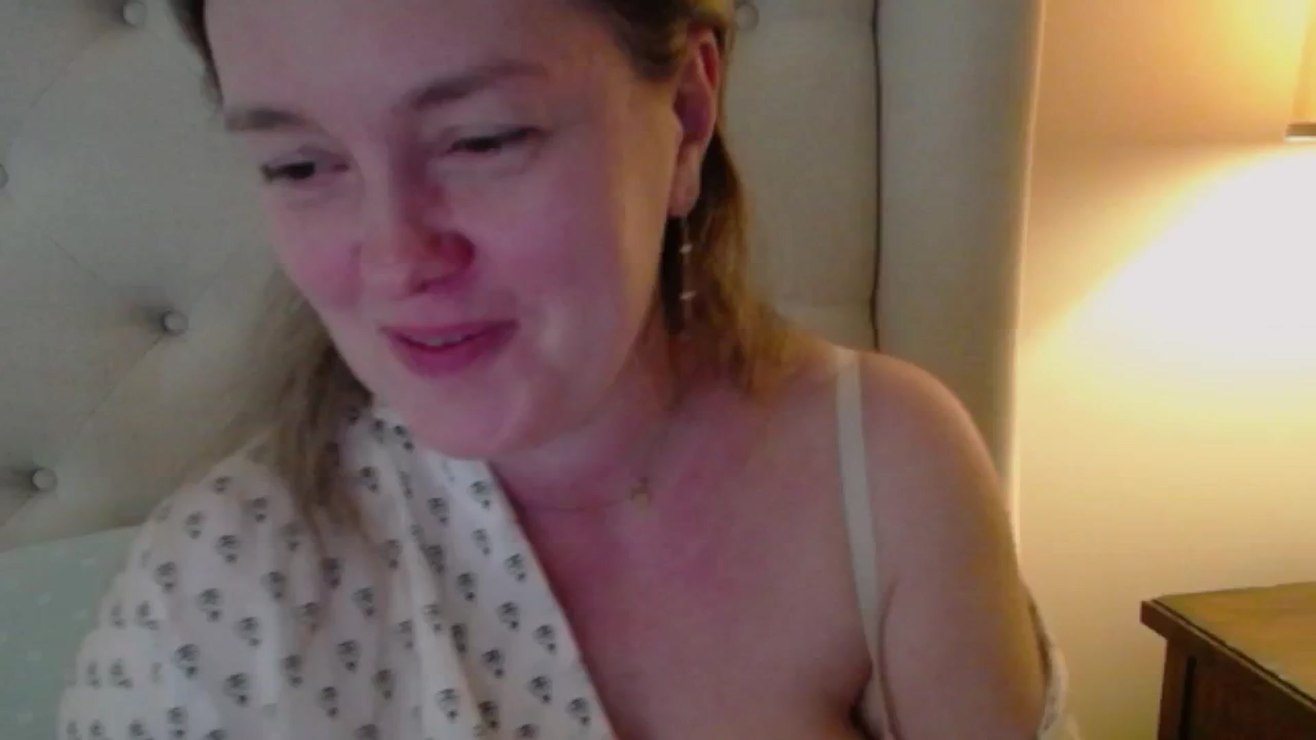 Gallery image thumbnail from J0llye's myfreecams stream on, 03/18/2025, 19:52 image 17 of 20