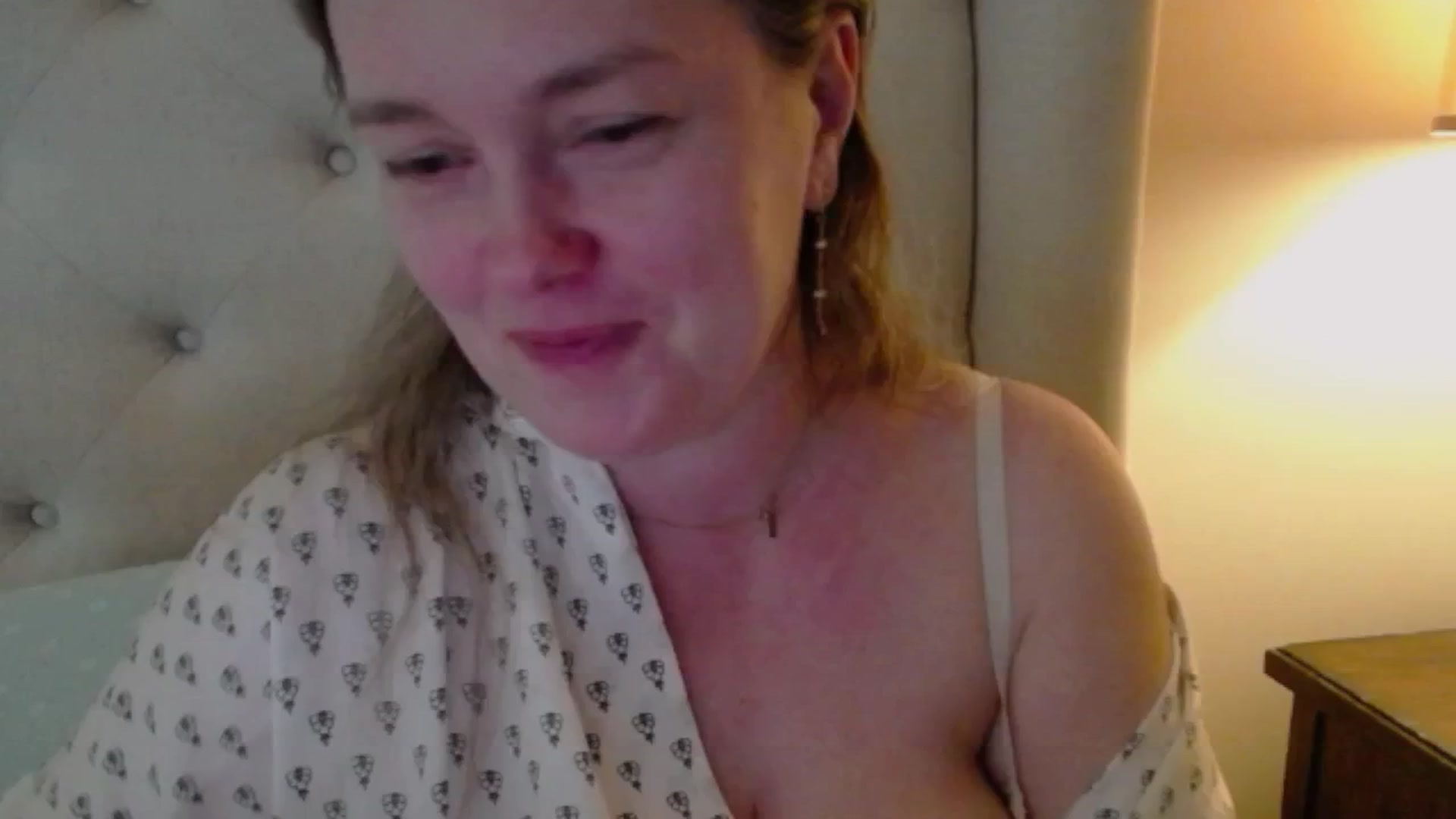 Gallery image thumbnail from J0llye's myfreecams stream on, 03/18/2025, 19:52 image 13 of 20