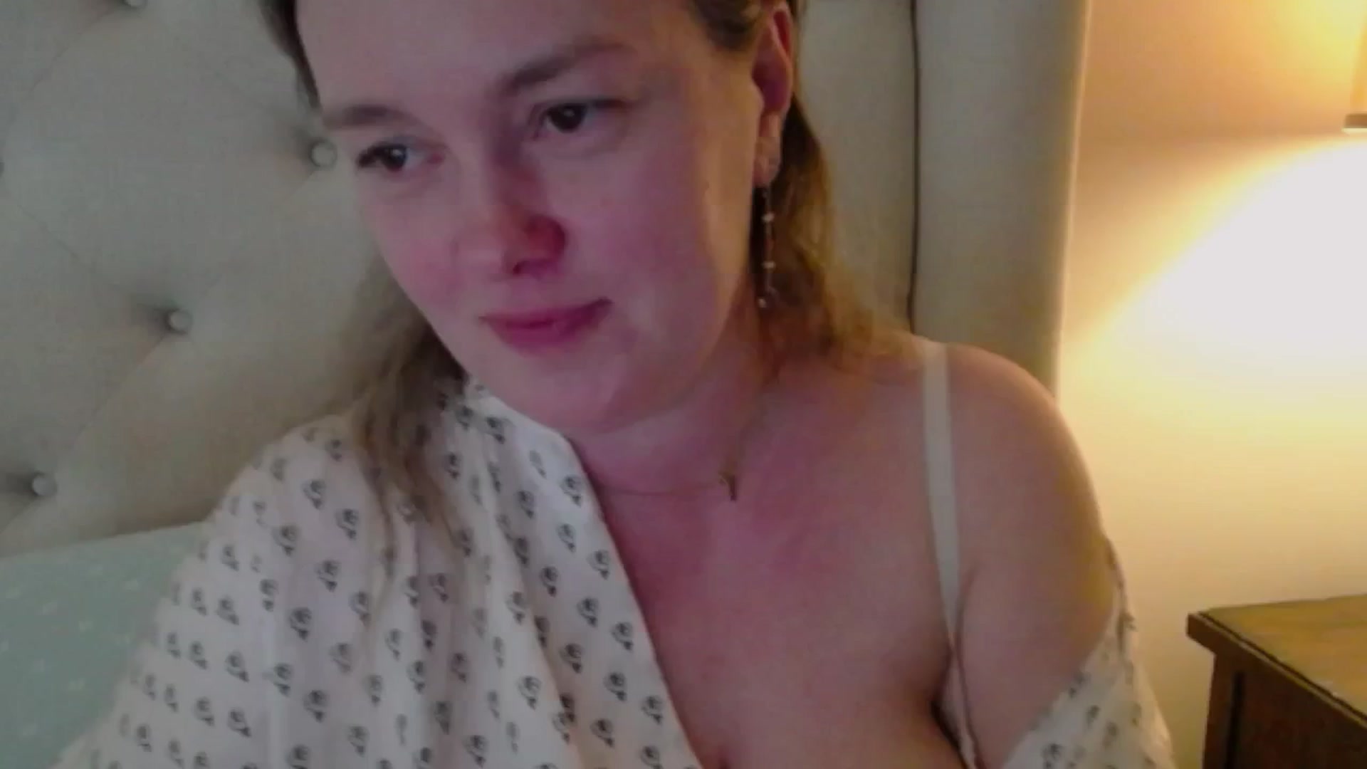Gallery image thumbnail from J0llye's myfreecams stream on, 03/18/2025, 19:52 image 15 of 20