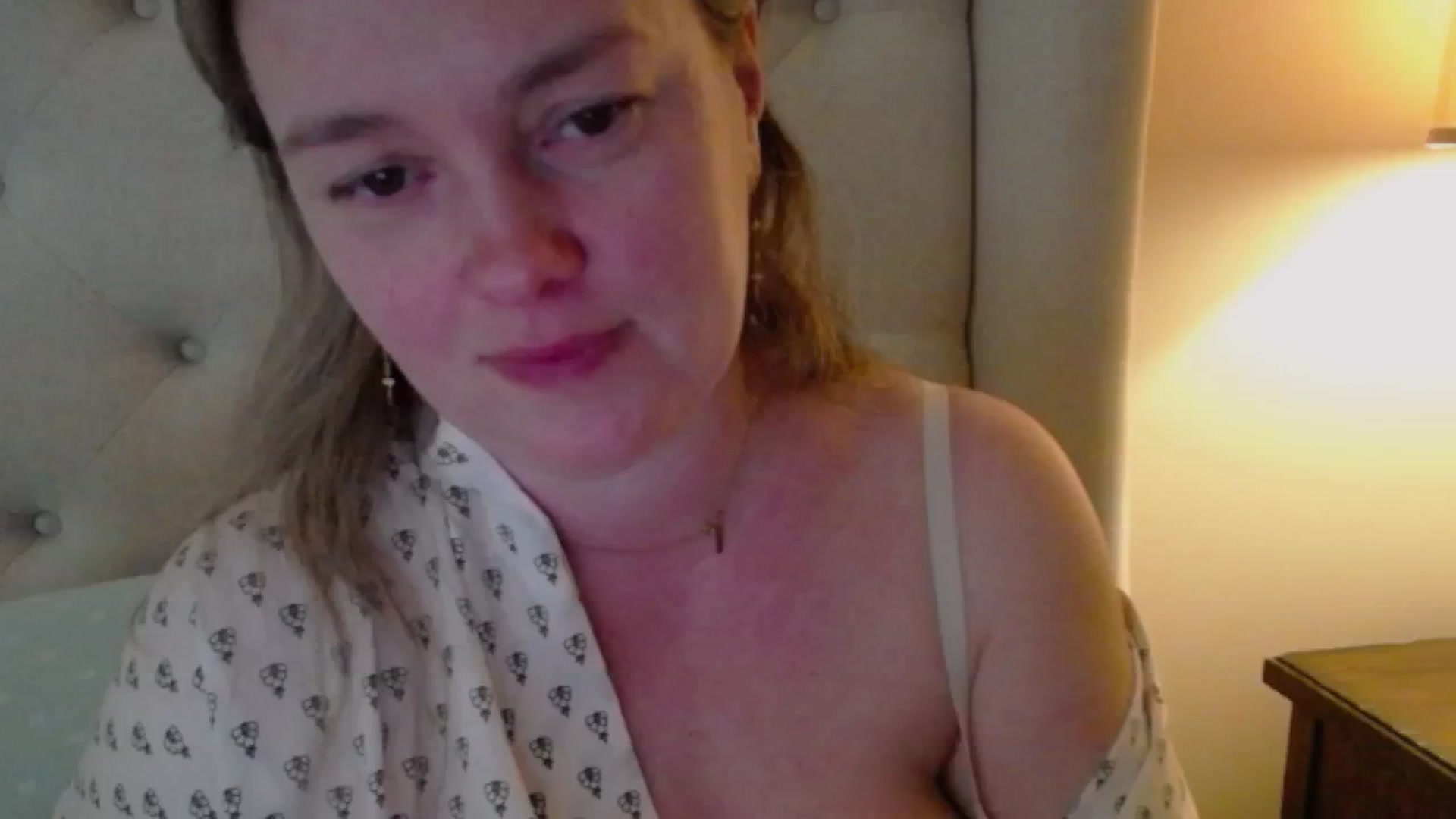 Gallery image thumbnail from J0llye's myfreecams stream on, 03/18/2025, 19:52 image 12 of 20