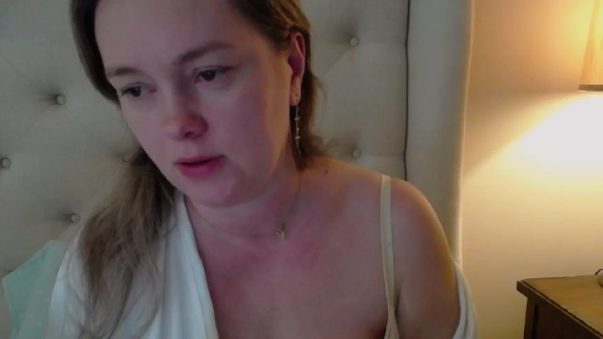 Gallery image thumbnail from J0llye's myfreecams stream on, 03/19/2025, 15:37 image 11 of 20