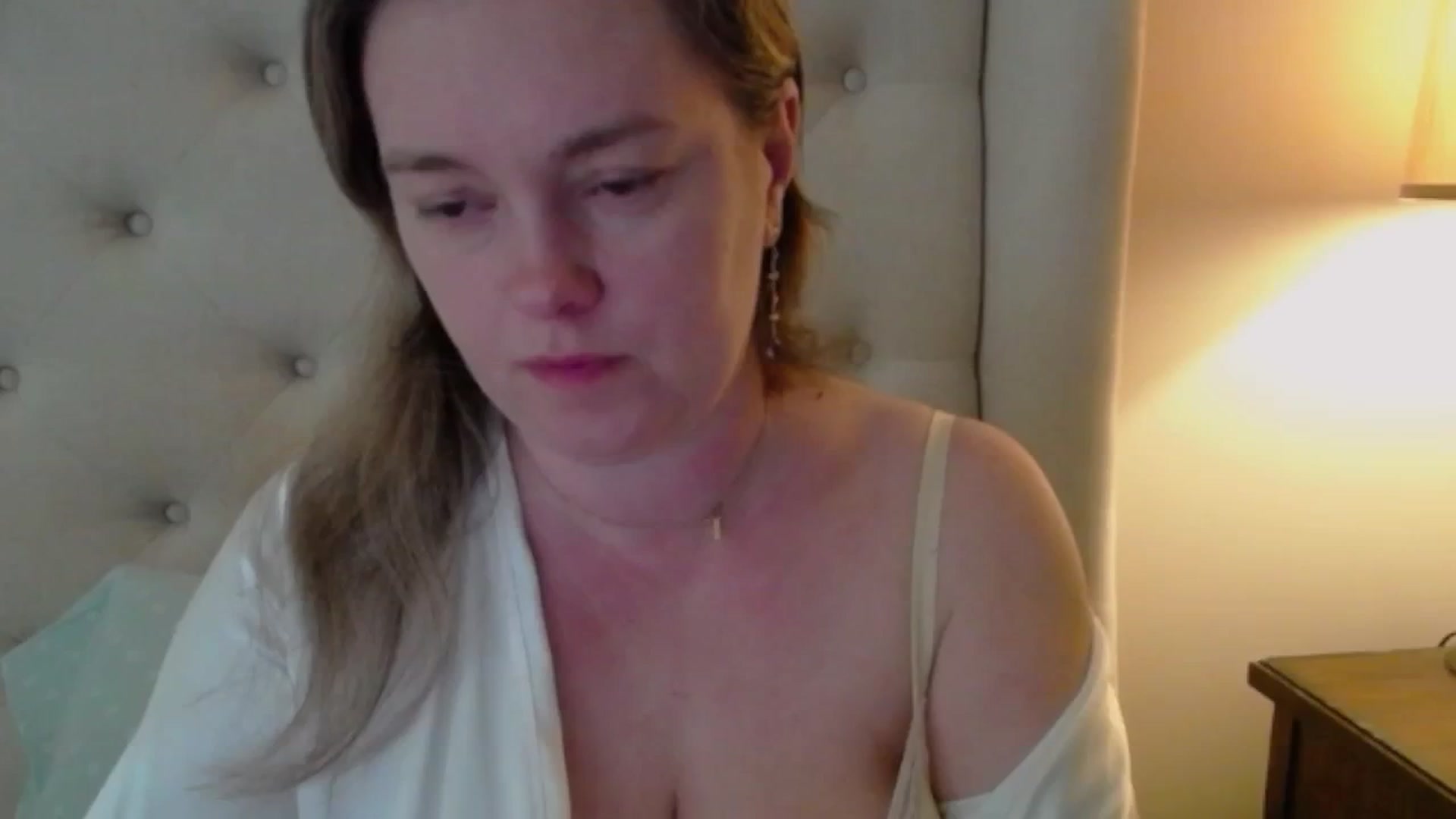 Gallery image thumbnail from J0llye's myfreecams stream on, 03/19/2025, 15:37 image 16 of 20