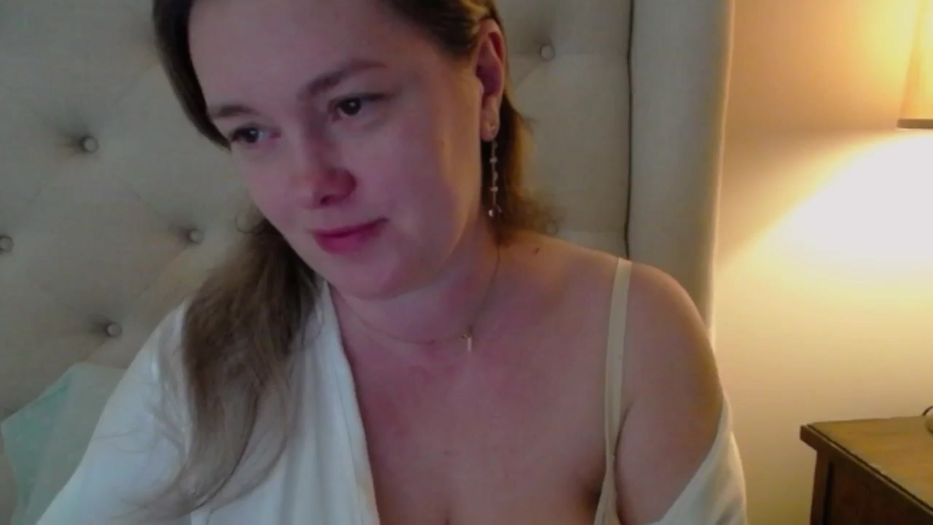 Gallery image thumbnail from J0llye's myfreecams stream on, 03/19/2025, 15:37 image 15 of 20
