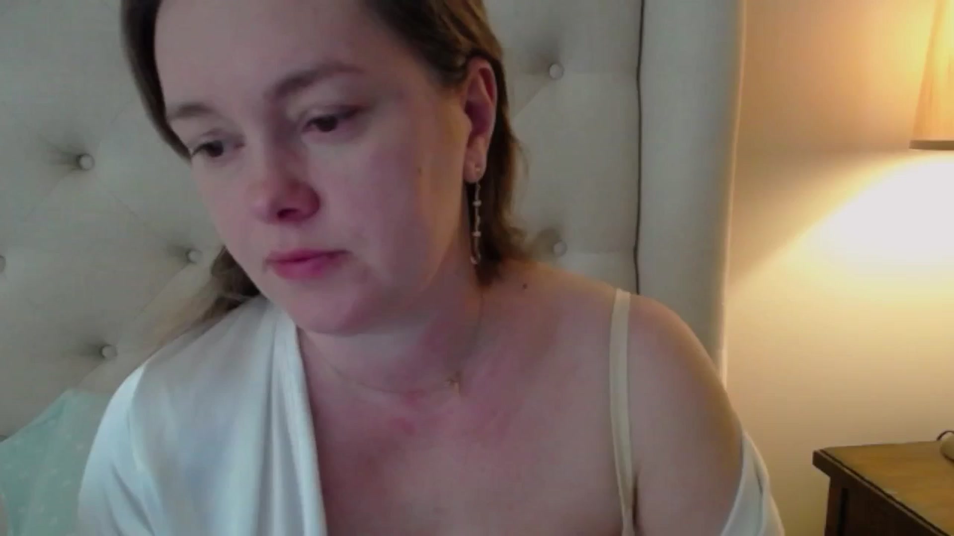 Gallery image thumbnail from J0llye's myfreecams stream on, 03/19/2025, 15:37 image 6 of 20
