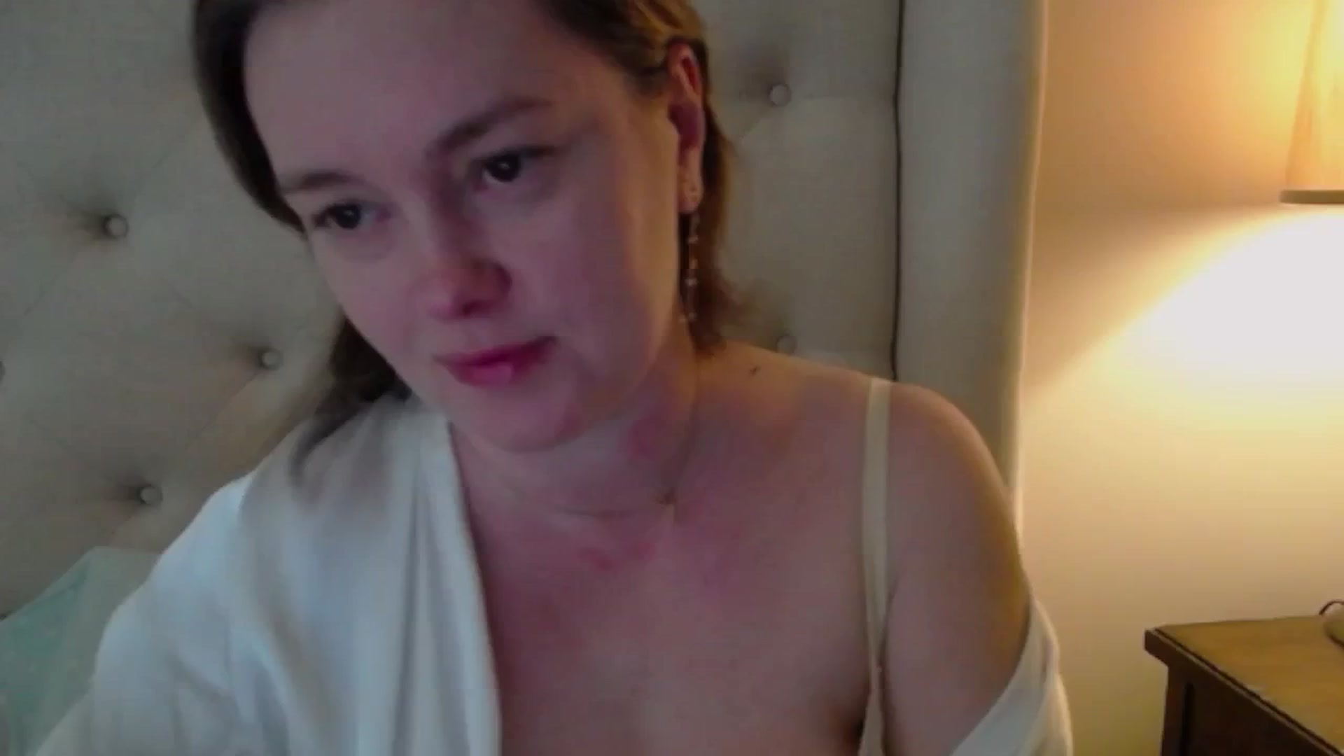 Gallery image thumbnail from J0llye's myfreecams stream on, 03/19/2025, 15:37 image 2 of 20