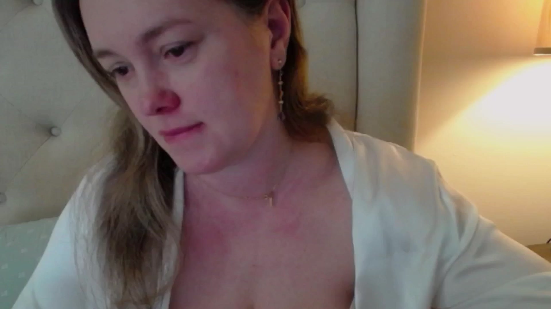Gallery image thumbnail from J0llye's myfreecams stream on, 03/19/2025, 16:14 image 19 of 20