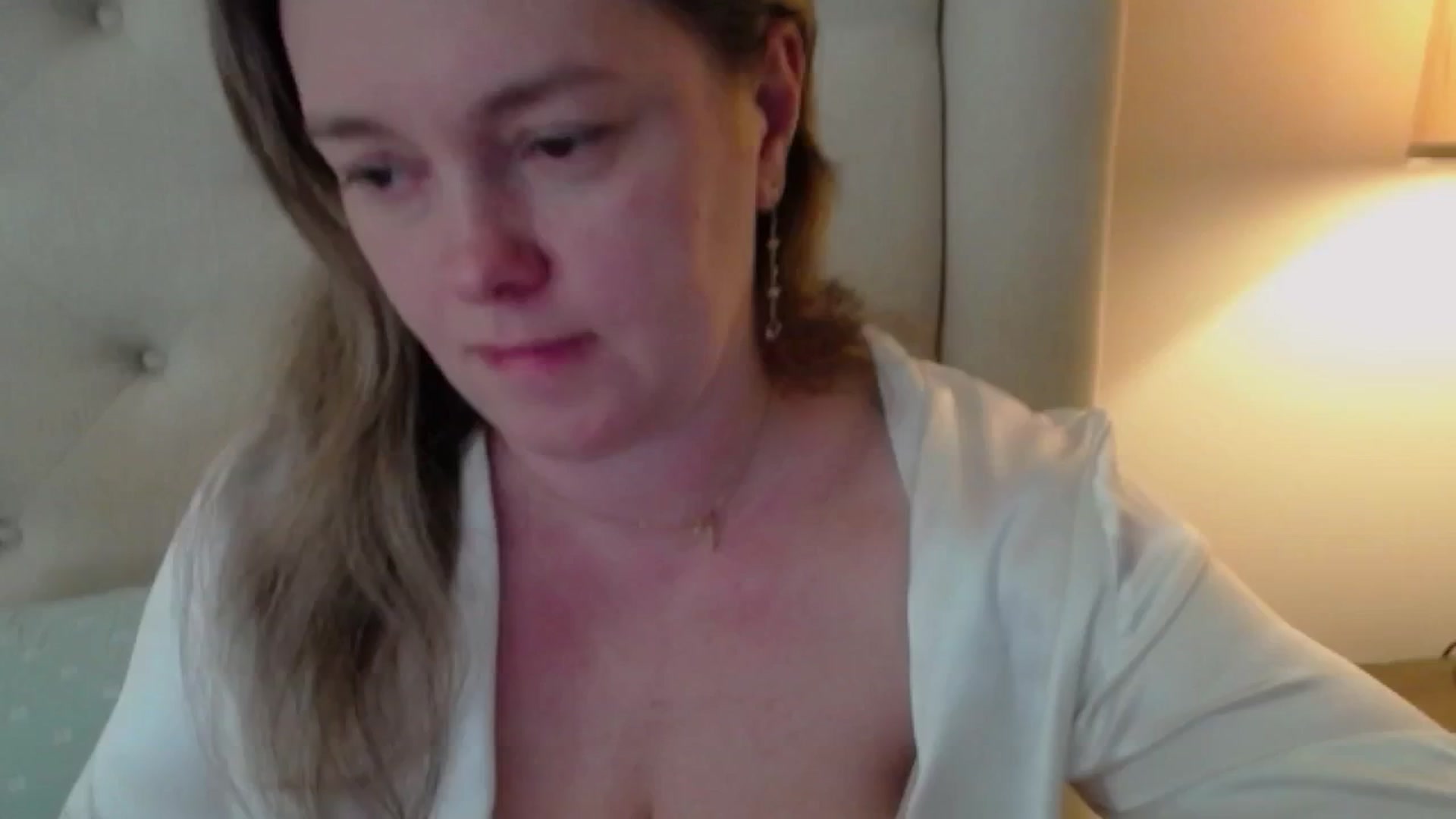 Gallery image thumbnail from J0llye's myfreecams stream on, 03/19/2025, 16:14 image 16 of 20