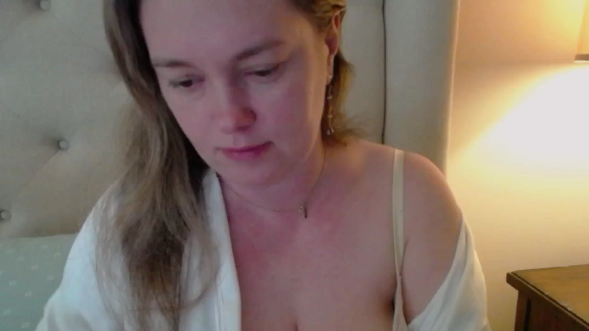 Gallery image thumbnail from J0llye's myfreecams stream on, 03/19/2025, 16:14 image 8 of 20