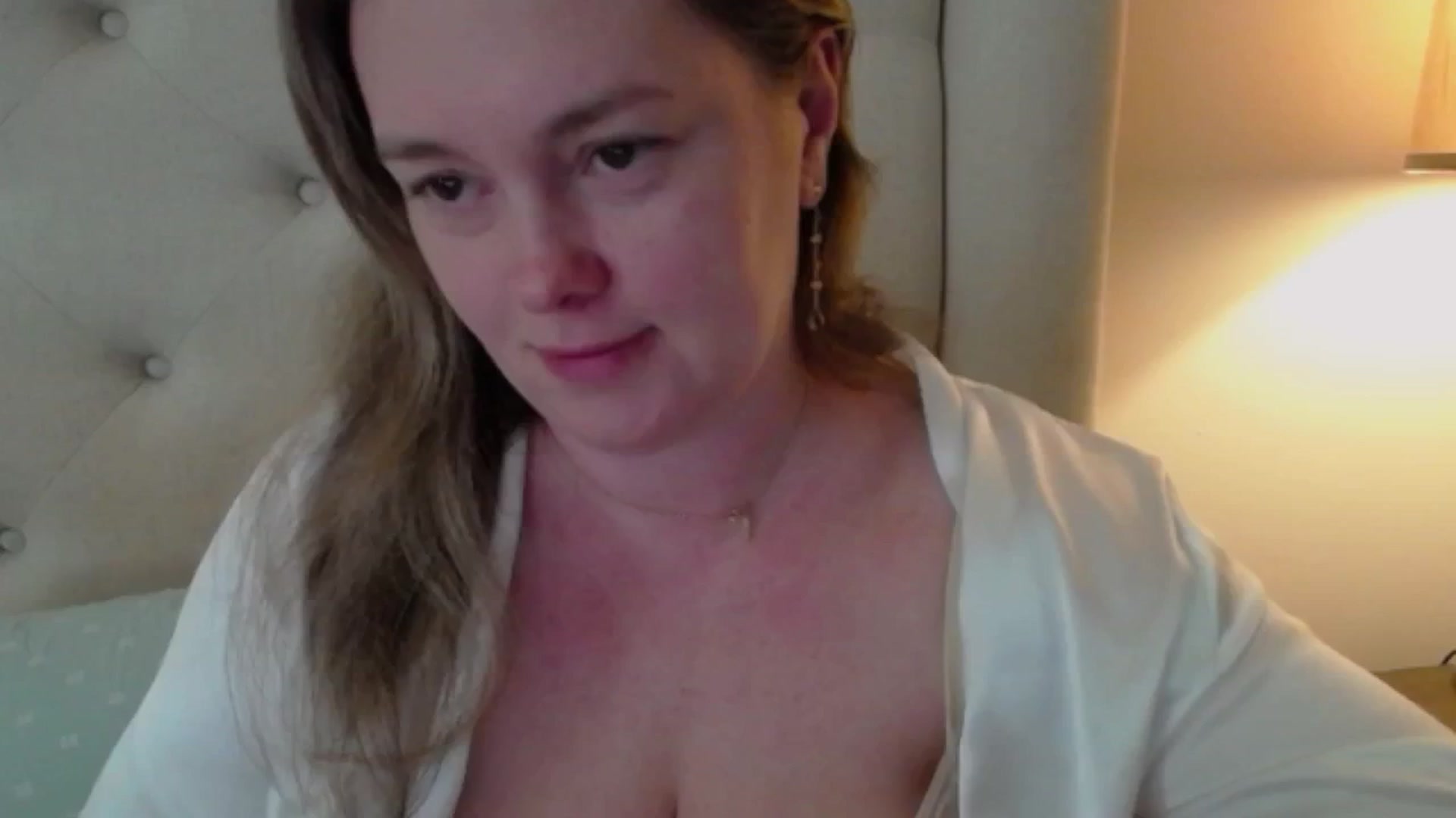 Gallery image thumbnail from J0llye's myfreecams stream on, 03/19/2025, 16:14 image 18 of 20