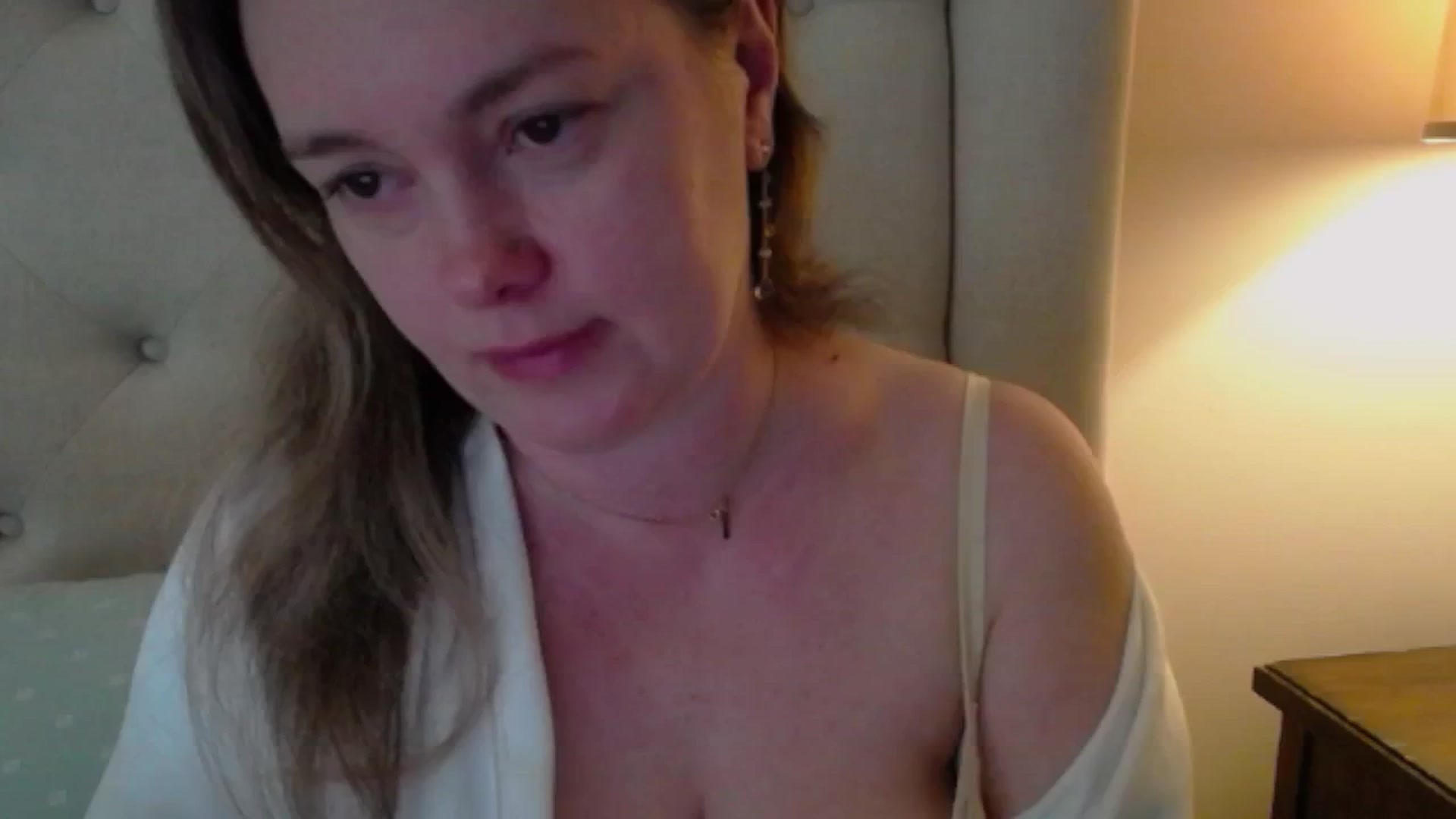 Gallery image thumbnail from J0llye's myfreecams stream on, 03/19/2025, 16:14 image 6 of 20