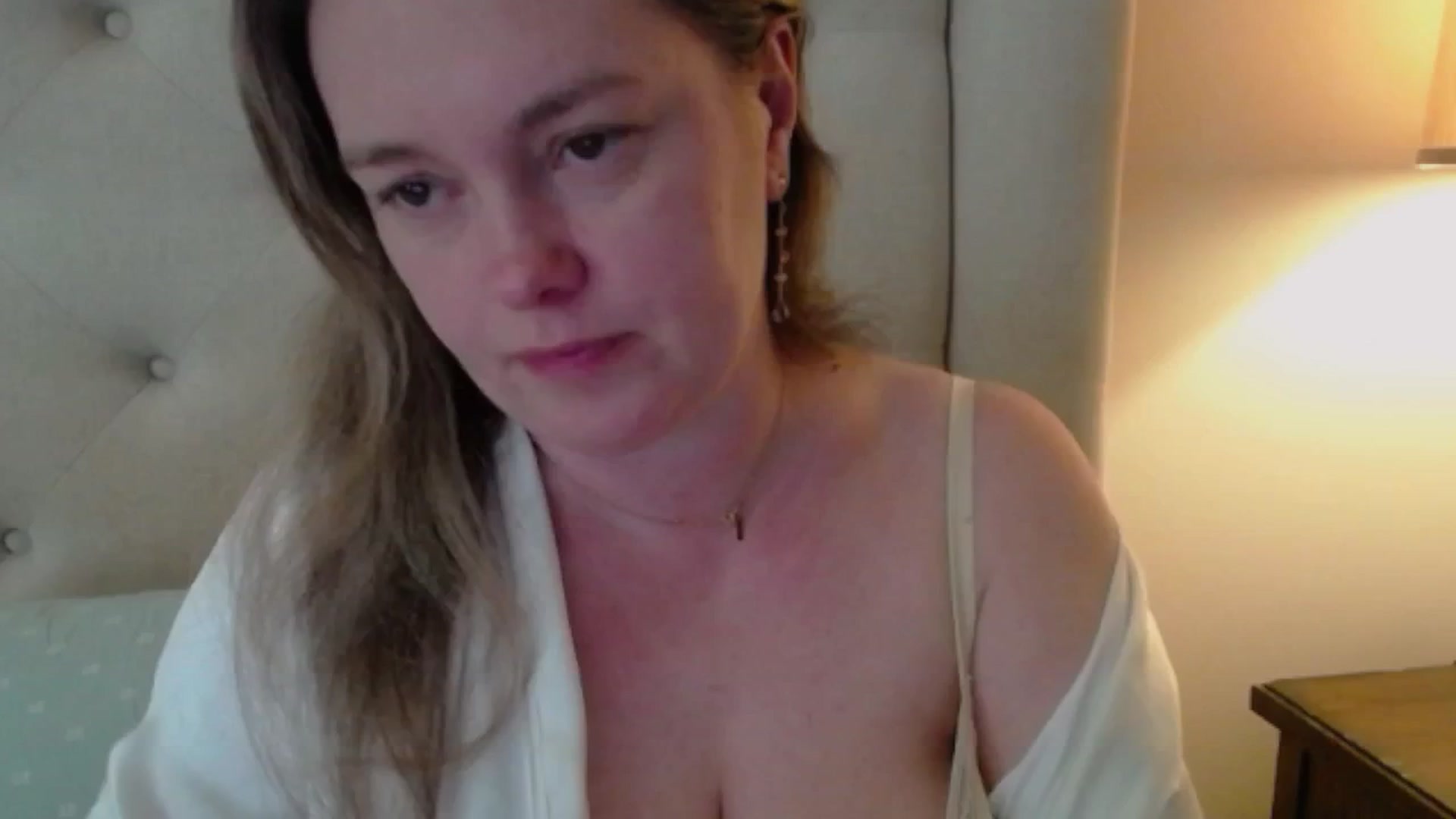Gallery image thumbnail from J0llye's myfreecams stream on, 03/19/2025, 16:14 image 7 of 20
