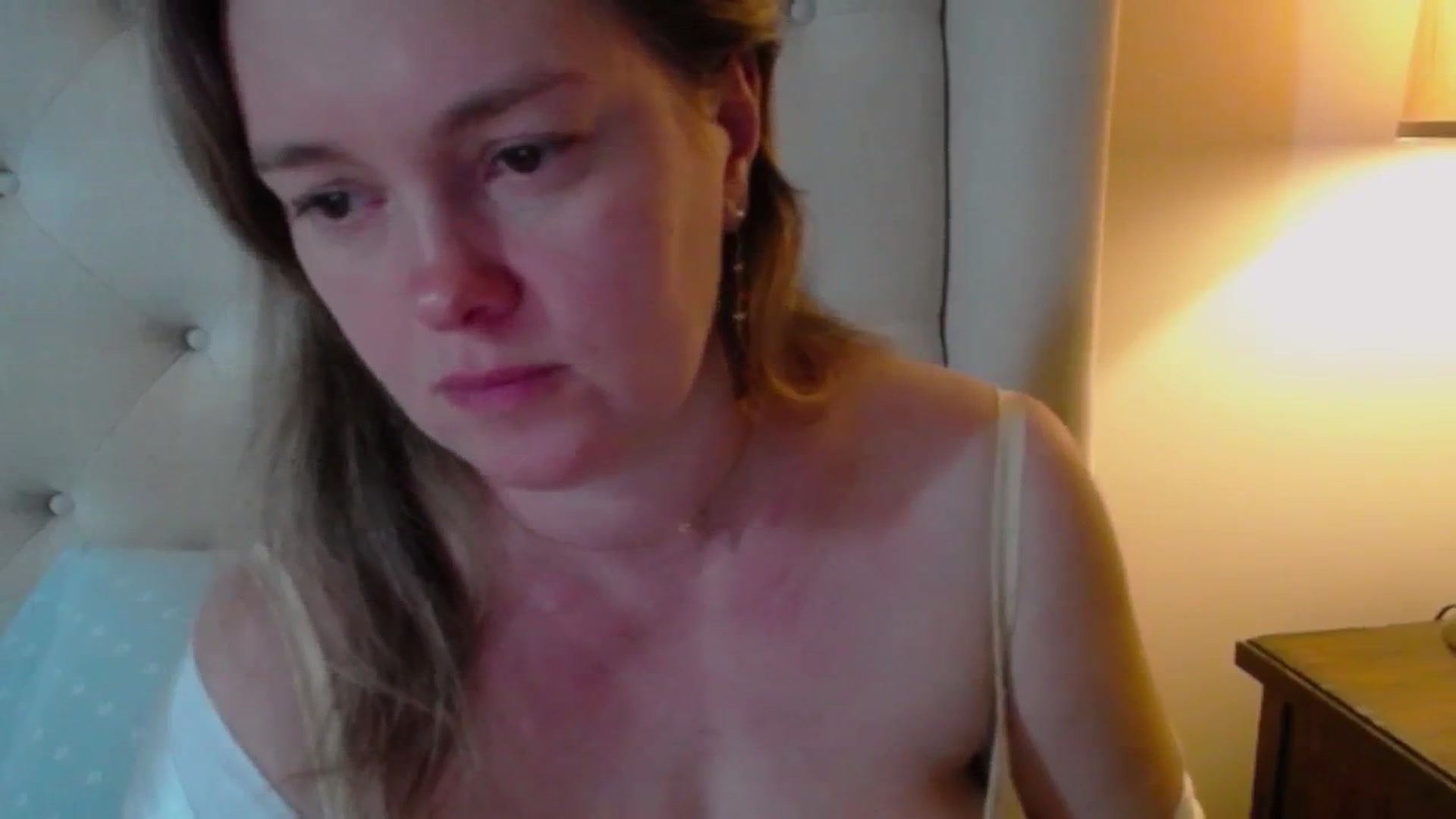 Gallery image thumbnail from J0llye's myfreecams stream on, 03/19/2025, 19:33 image 6 of 20