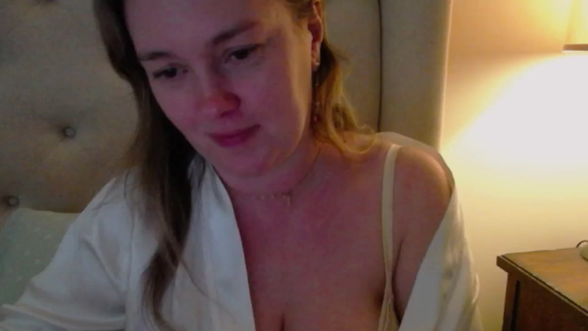 Gallery image thumbnail from J0llye's myfreecams stream on, 03/19/2025, 20:00 image 9 of 20