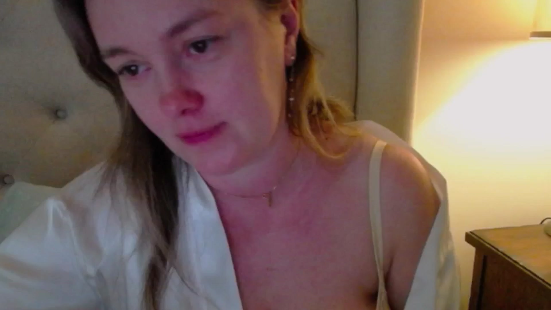 Gallery image thumbnail from J0llye's myfreecams stream on, 03/19/2025, 20:00 image 18 of 20