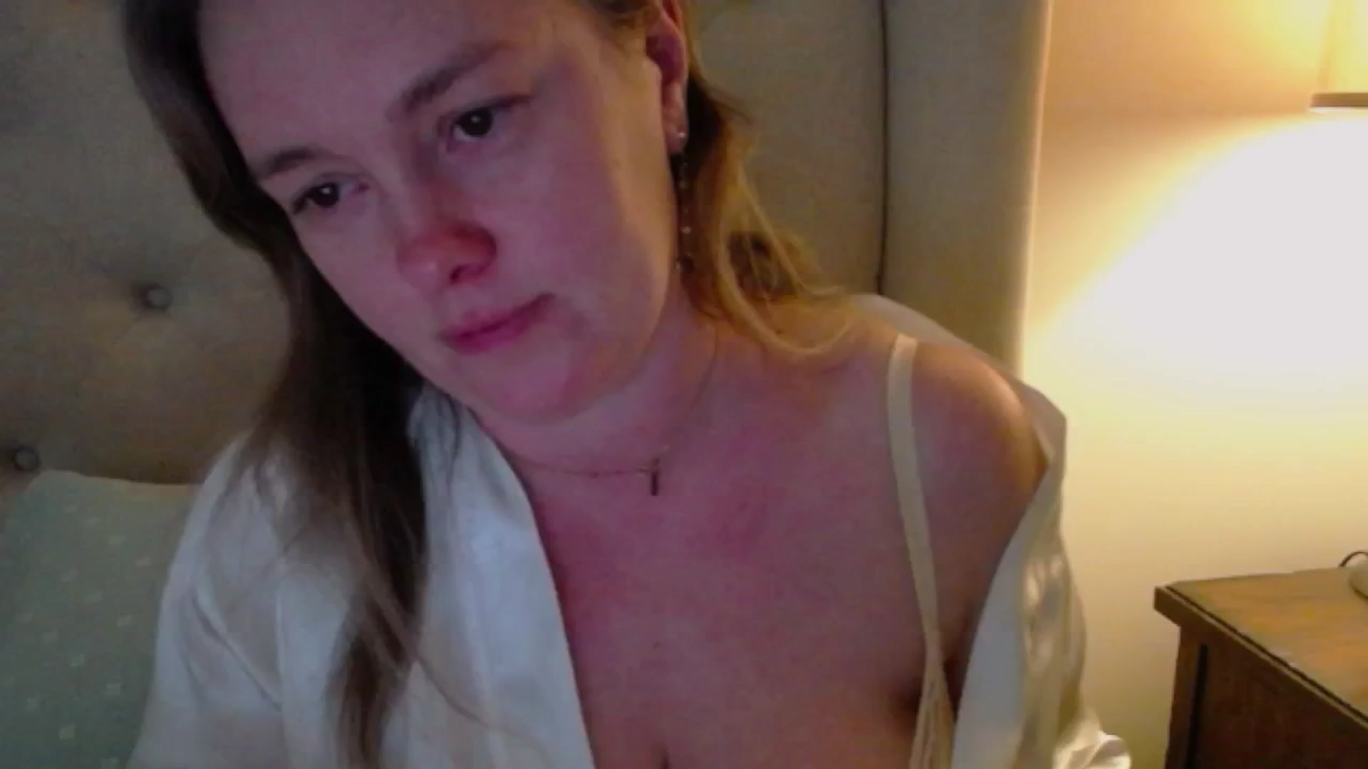 Gallery image thumbnail from J0llye's myfreecams stream on, 03/19/2025, 20:00 image 13 of 20