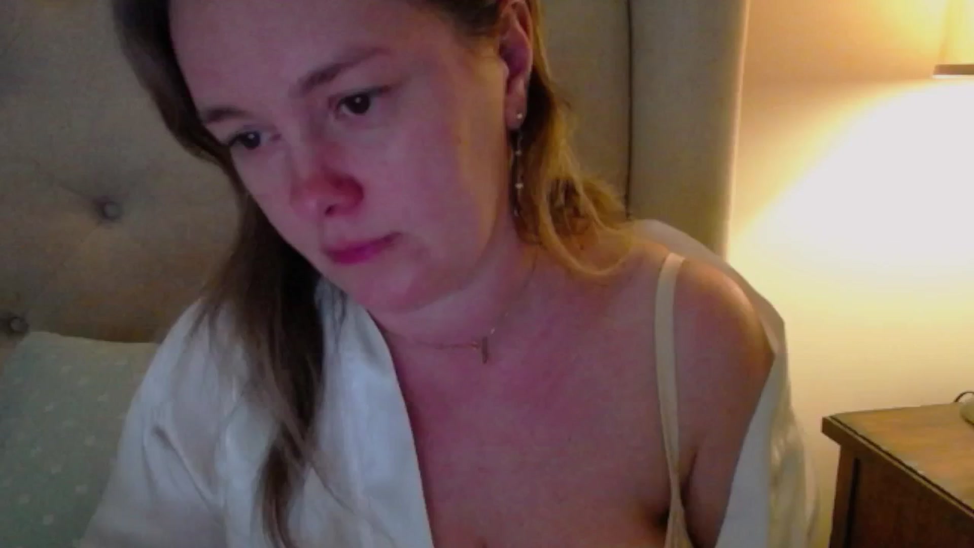 Gallery image thumbnail from J0llye's myfreecams stream on, 03/19/2025, 20:00 image 15 of 20