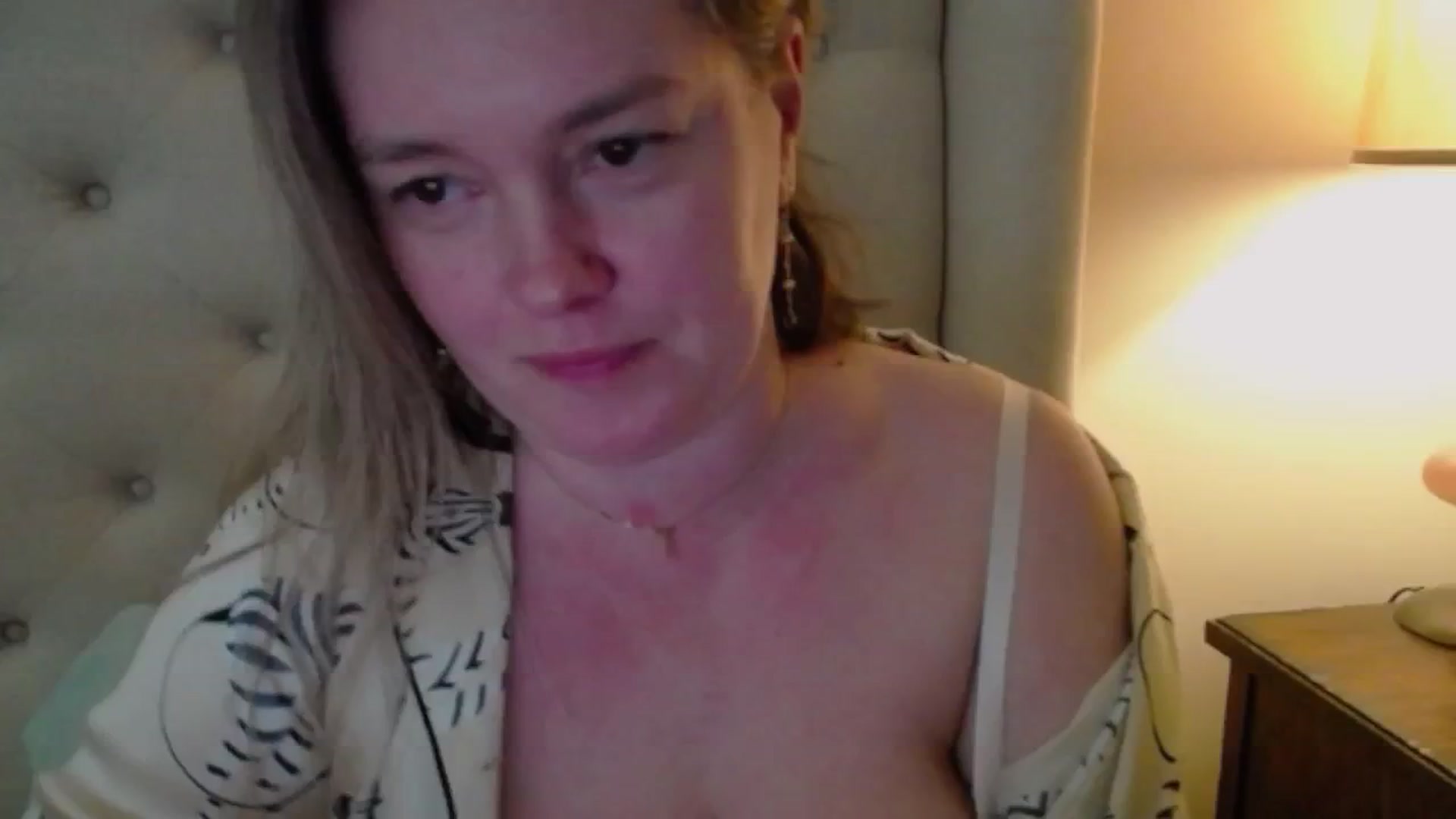 Gallery image thumbnail from J0llye's myfreecams stream on, 03/20/2025, 17:02 image 10 of 20