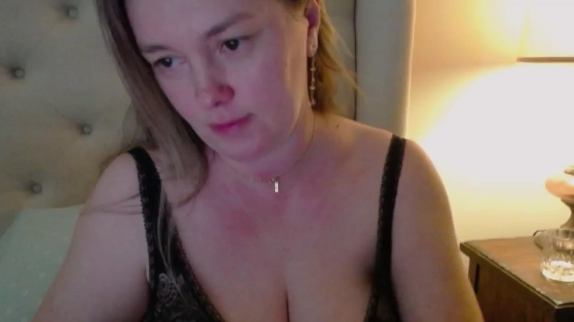 Gallery image thumbnail from J0llye's myfreecams stream on, 03/21/2025, 16:57 image 4 of 20