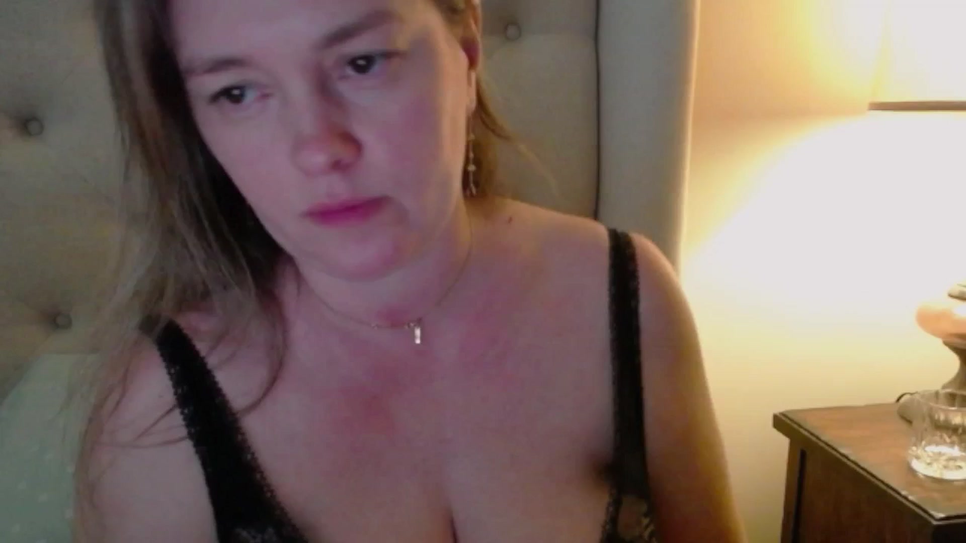 Gallery image thumbnail from J0llye's myfreecams stream on, 03/21/2025, 16:57 image 10 of 20