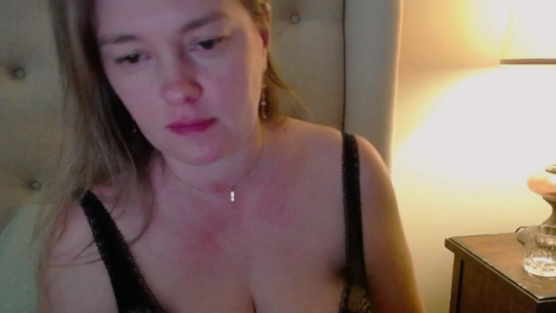 Gallery image thumbnail from J0llye's myfreecams stream on, 03/21/2025, 16:57 image 11 of 20