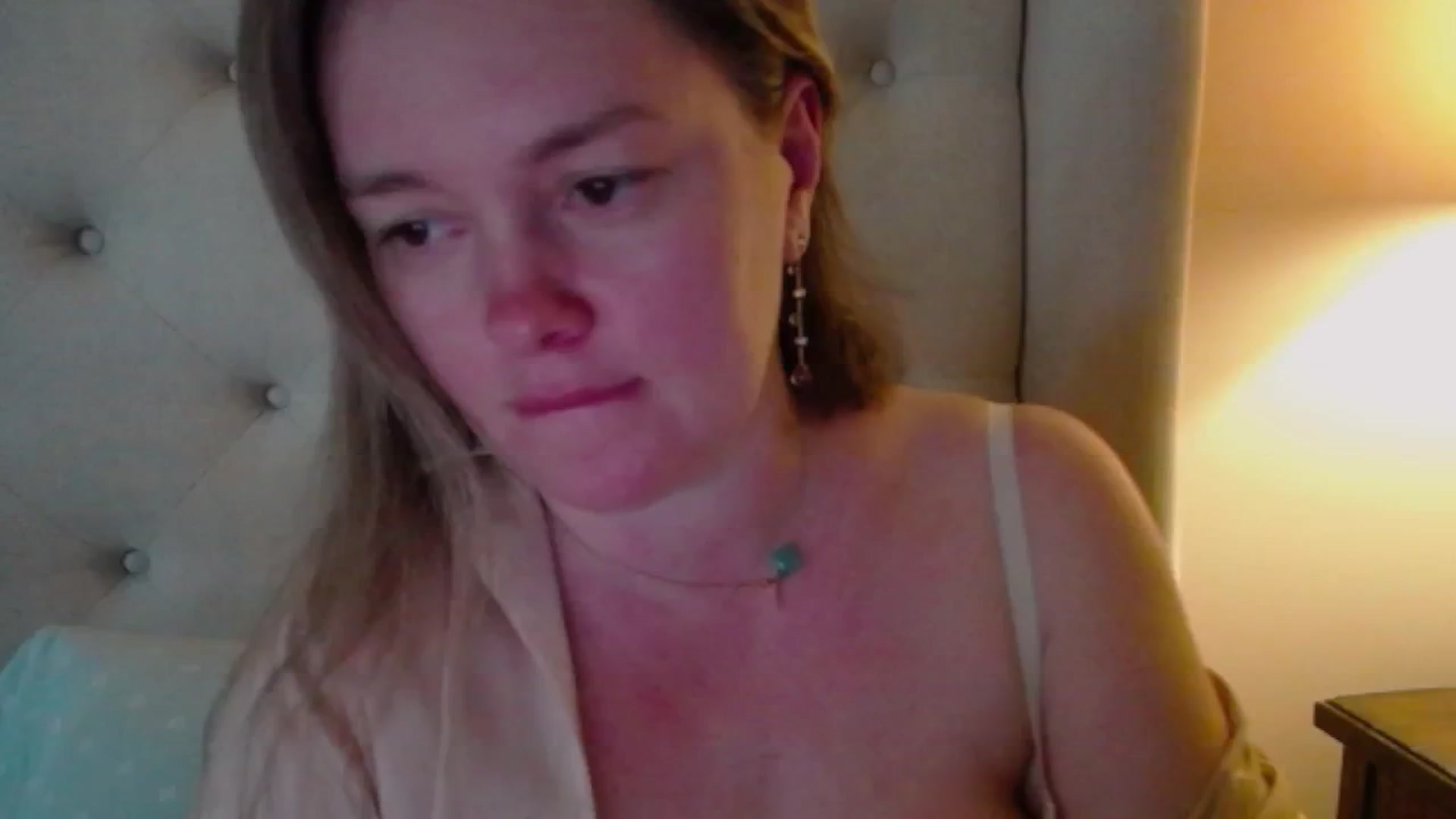 Gallery image thumbnail from J0llye's myfreecams stream on, 03/21/2025, 20:56 image 10 of 20