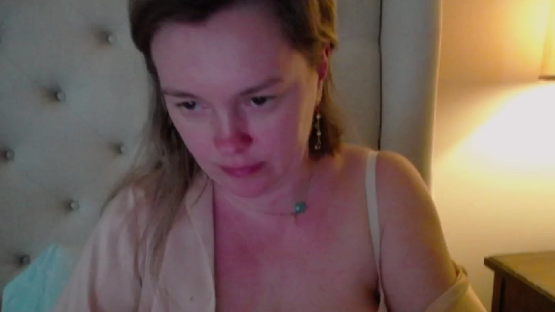 Gallery image thumbnail from J0llye's myfreecams stream on, 03/21/2025, 20:56 image 4 of 20