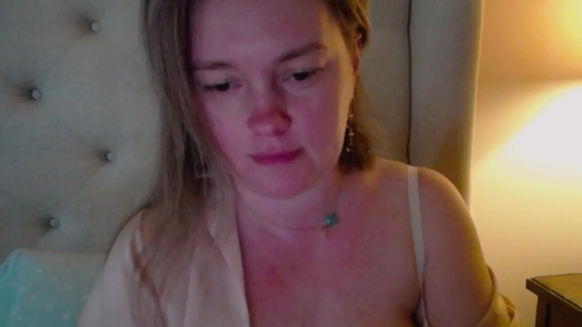 Gallery image thumbnail from J0llye's myfreecams stream on, 03/21/2025, 20:56 image 11 of 20