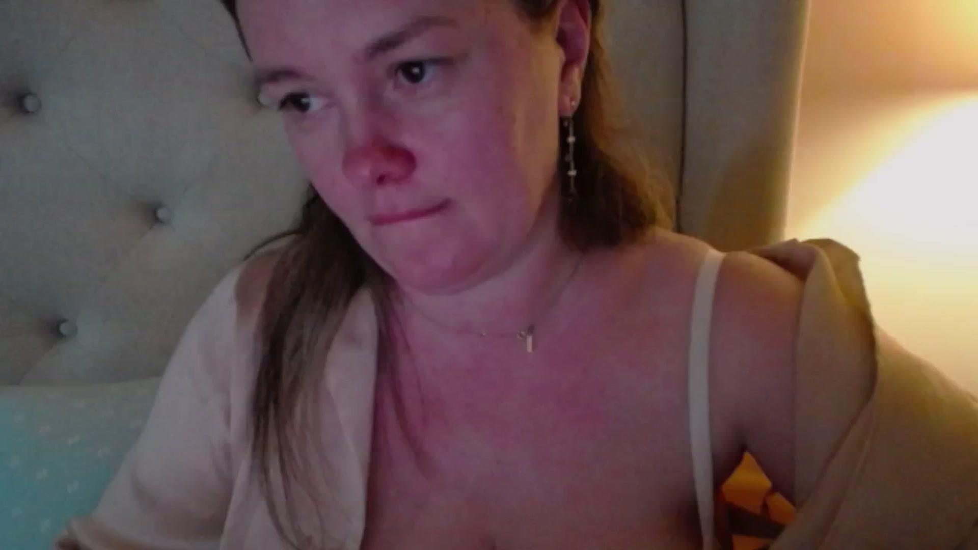 Gallery image thumbnail from J0llye's myfreecams stream on, 03/21/2025, 20:56 image 19 of 20