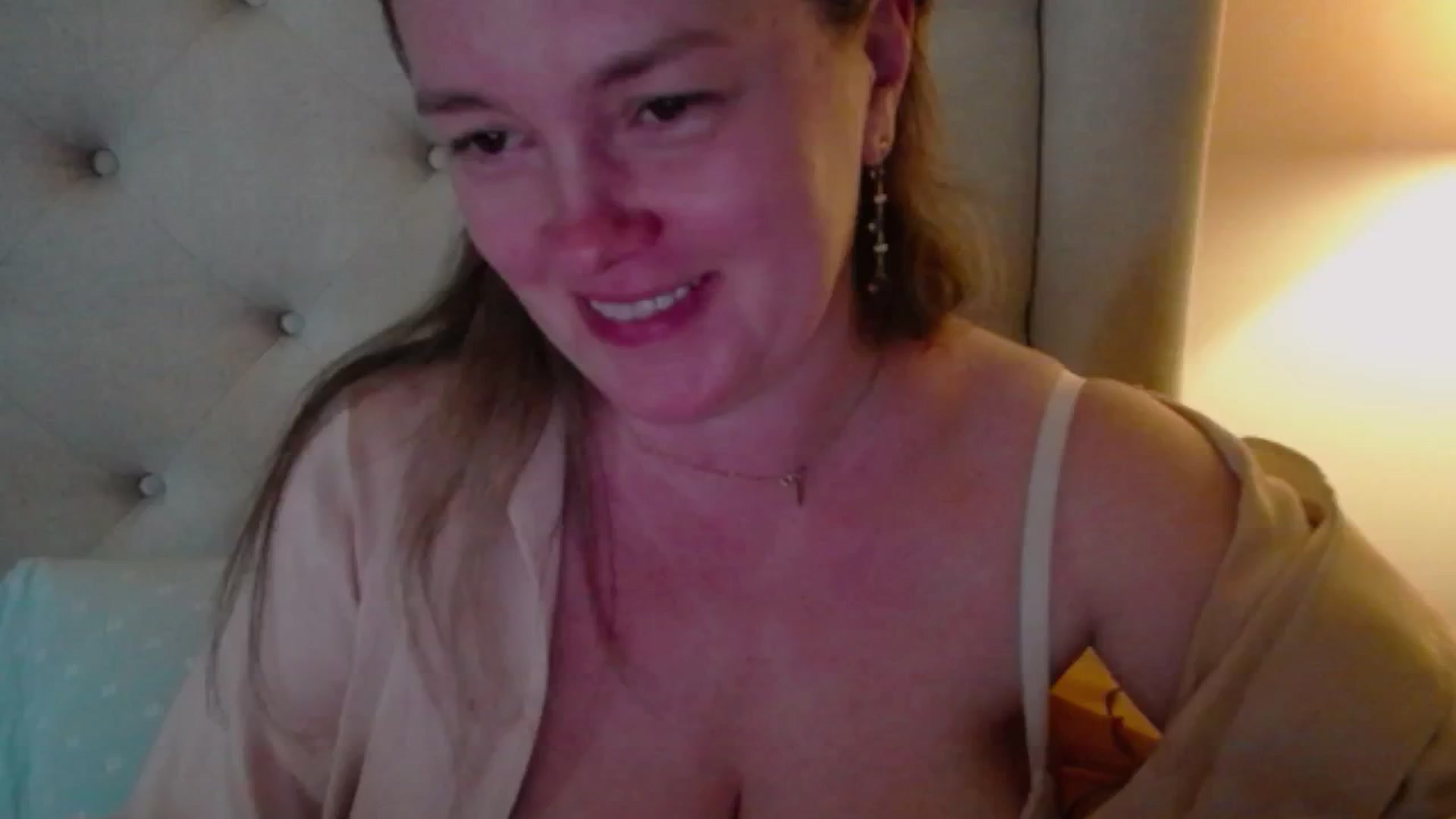 Gallery image thumbnail from J0llye's myfreecams stream on, 03/21/2025, 20:56 image 16 of 20