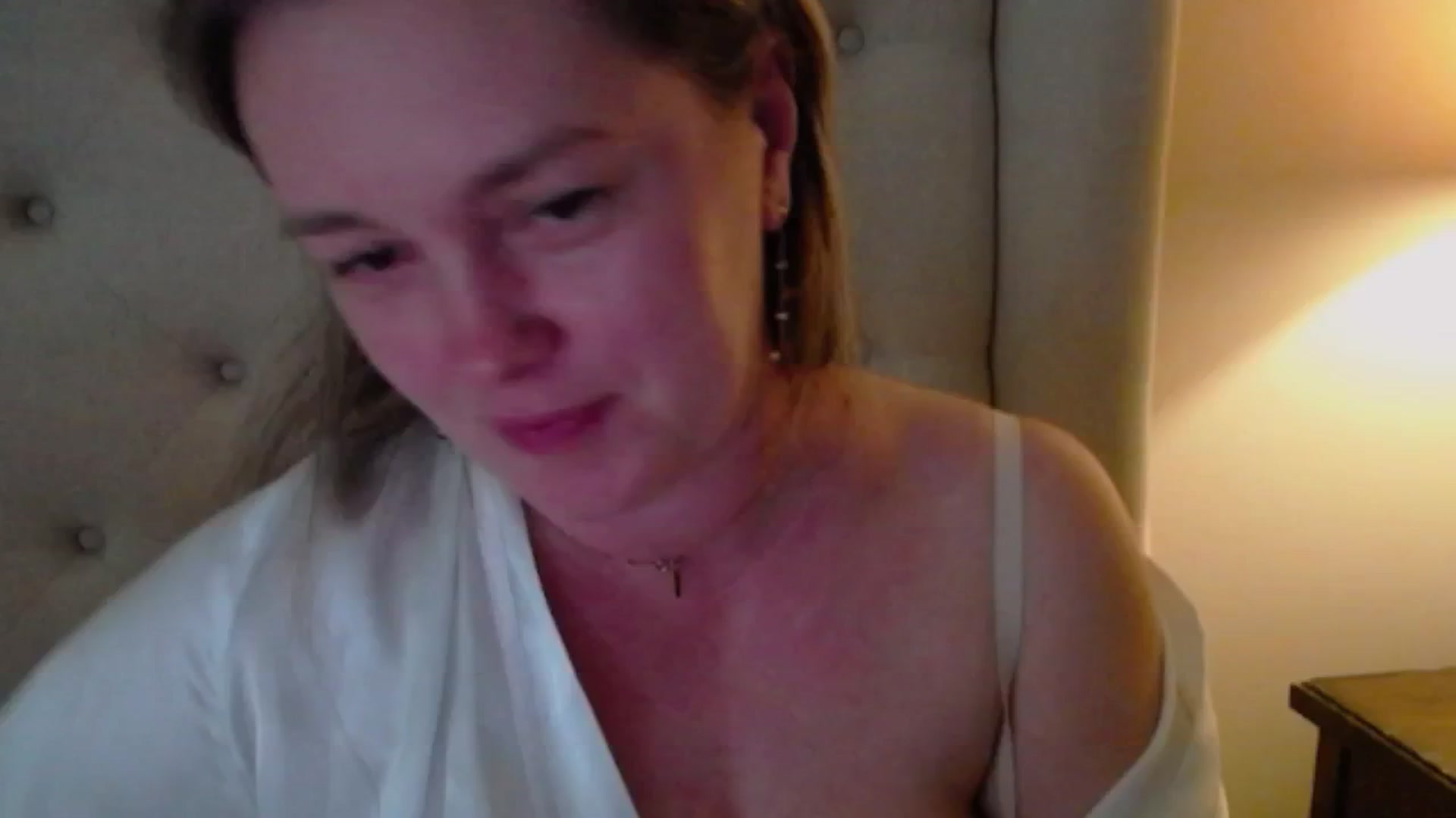 Gallery image thumbnail from J0llye's myfreecams stream on, 03/29/2025, 21:21 image 15 of 20