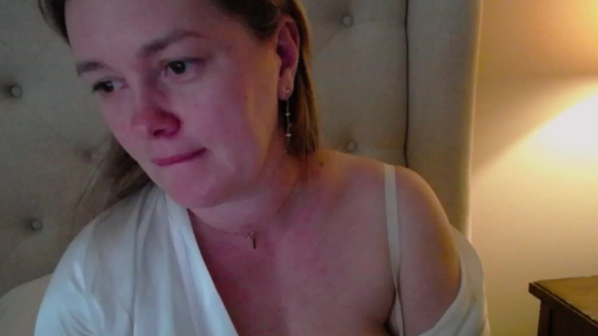 Gallery image thumbnail from J0llye's myfreecams stream on, 03/29/2025, 21:21 image 8 of 20
