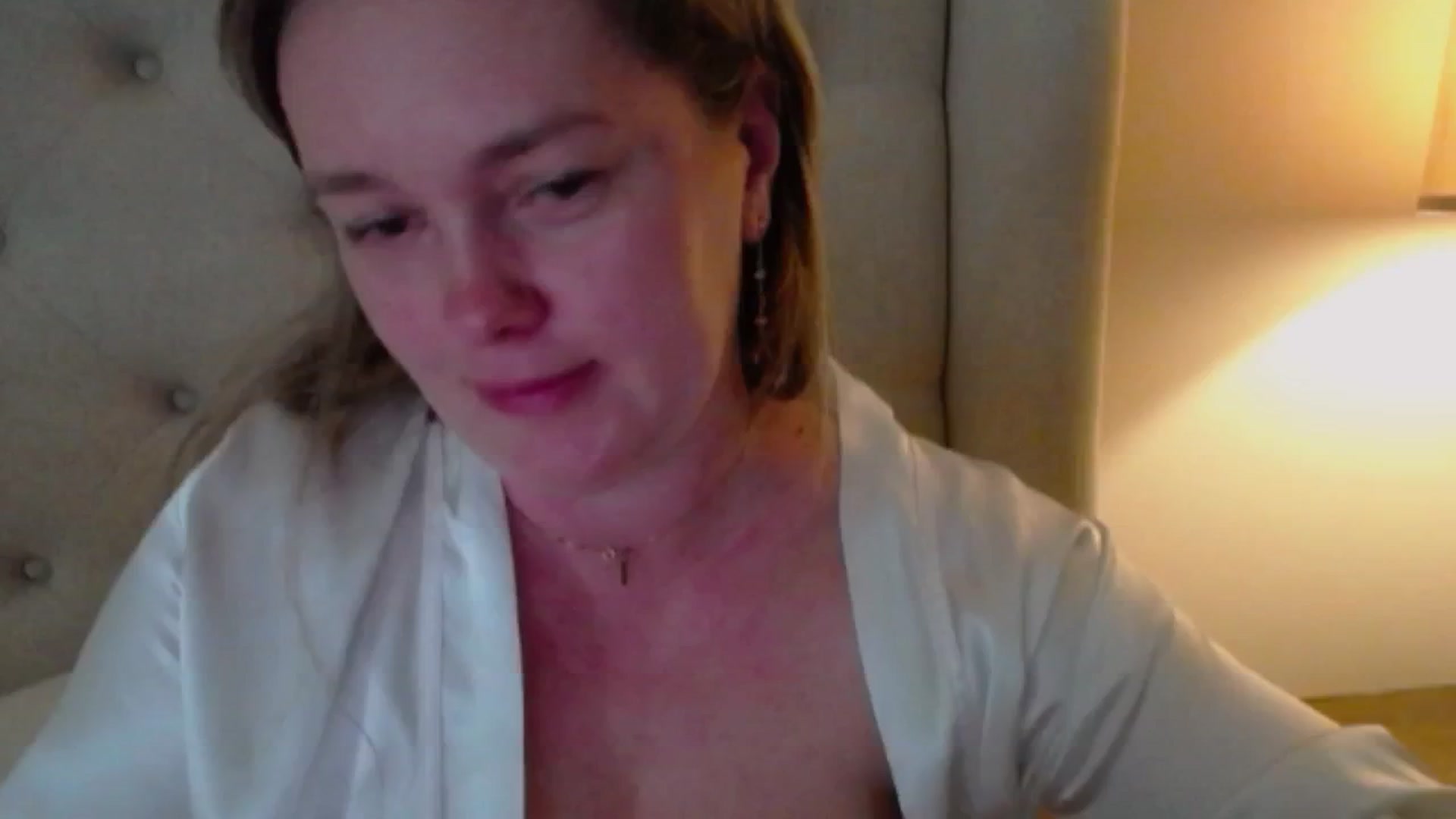 Gallery image thumbnail from J0llye's myfreecams stream on, 03/29/2025, 21:21 image 17 of 20