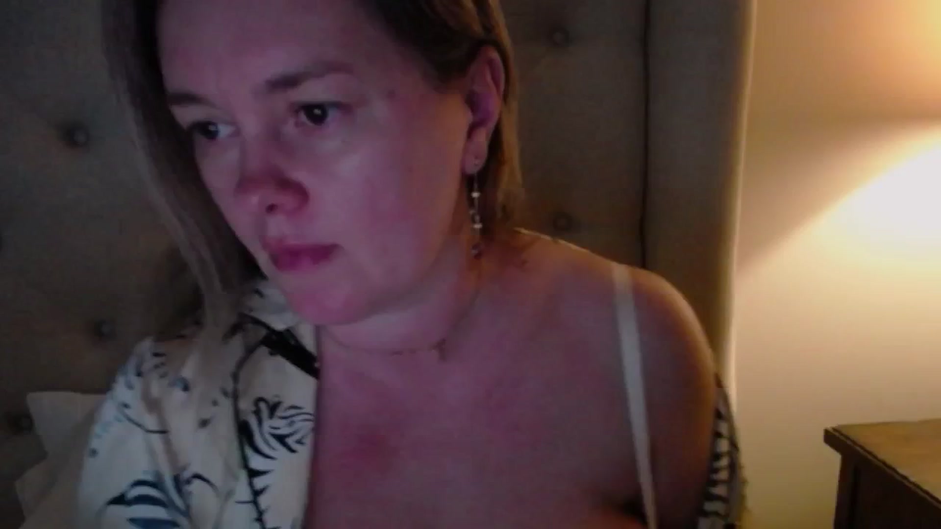 Gallery image thumbnail from J0llye's myfreecams stream on, 03/30/2025, 20:09 image 7 of 20