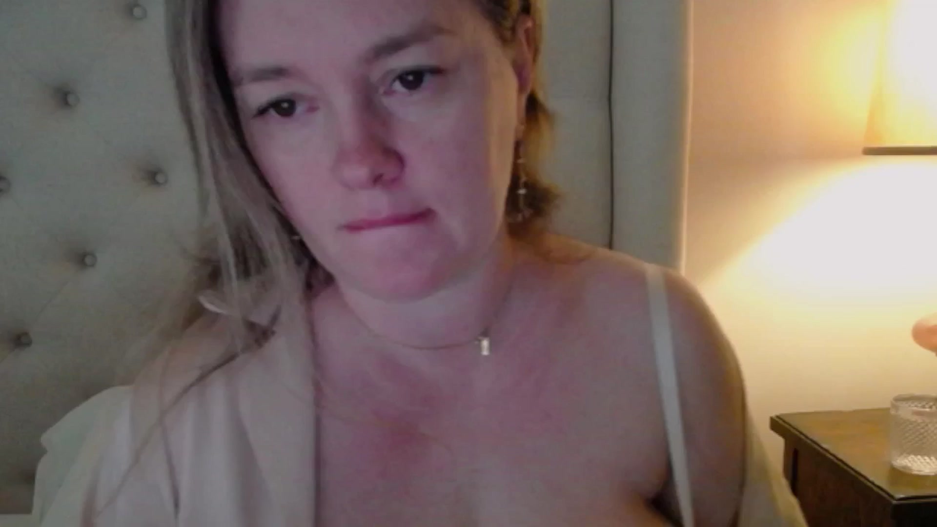 Gallery image thumbnail from J0llye's myfreecams stream on, 03/31/2025, 15:47 image 7 of 20