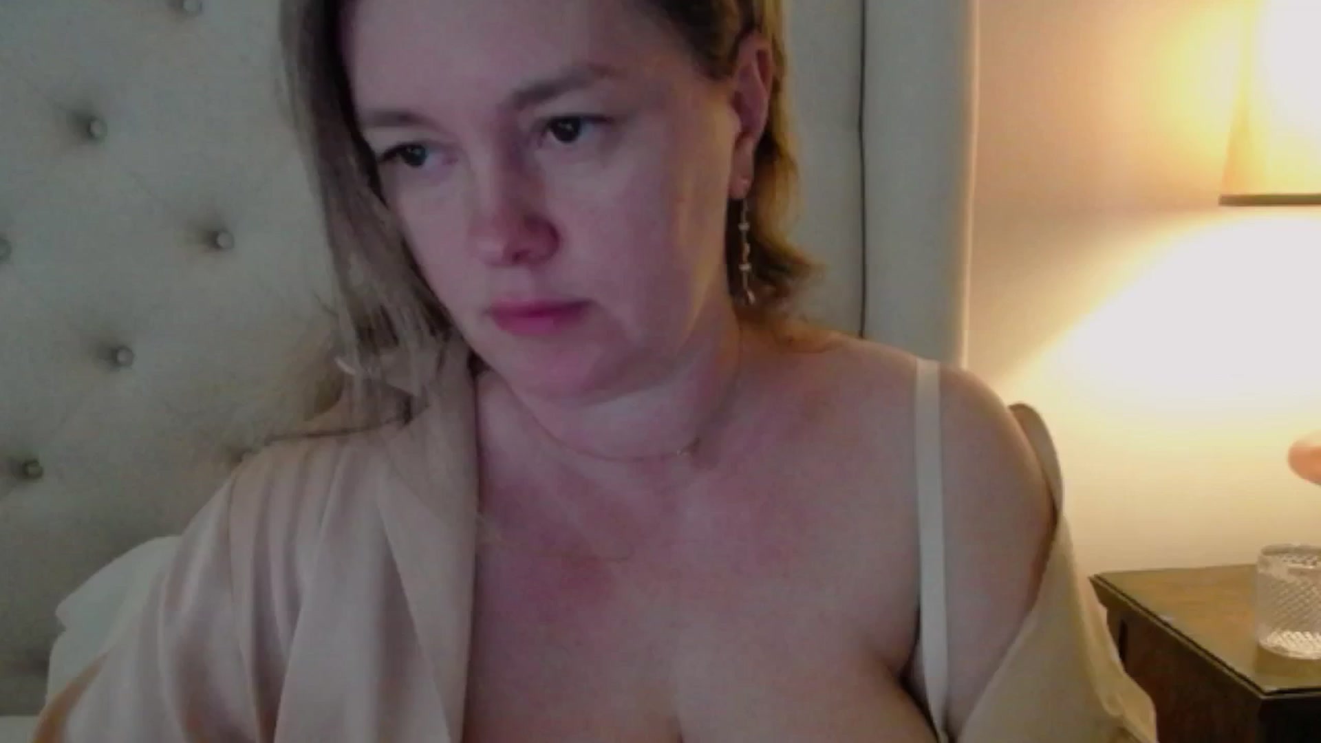 Gallery image thumbnail from J0llye's myfreecams stream on, 03/31/2025, 15:47 image 5 of 20