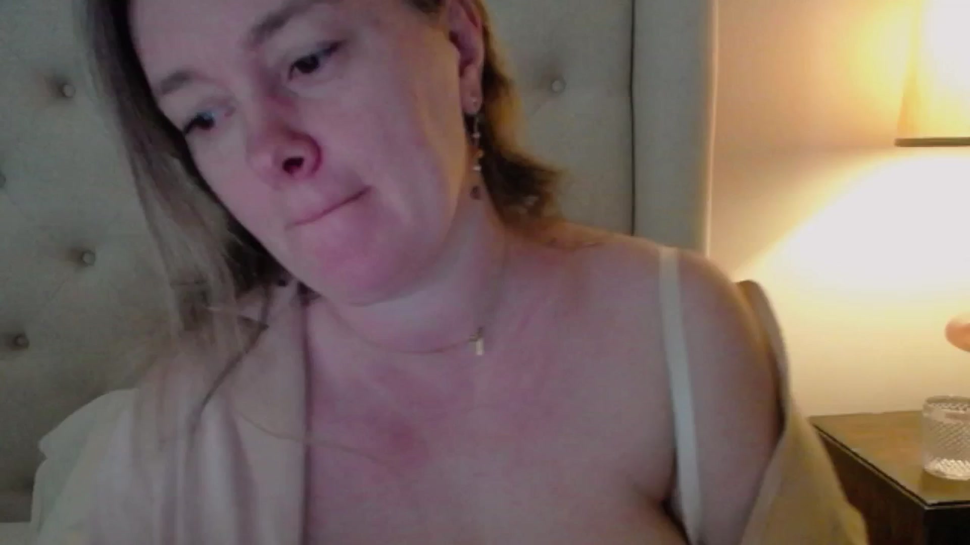 Gallery image thumbnail from J0llye's myfreecams stream on, 03/31/2025, 15:47 image 9 of 20