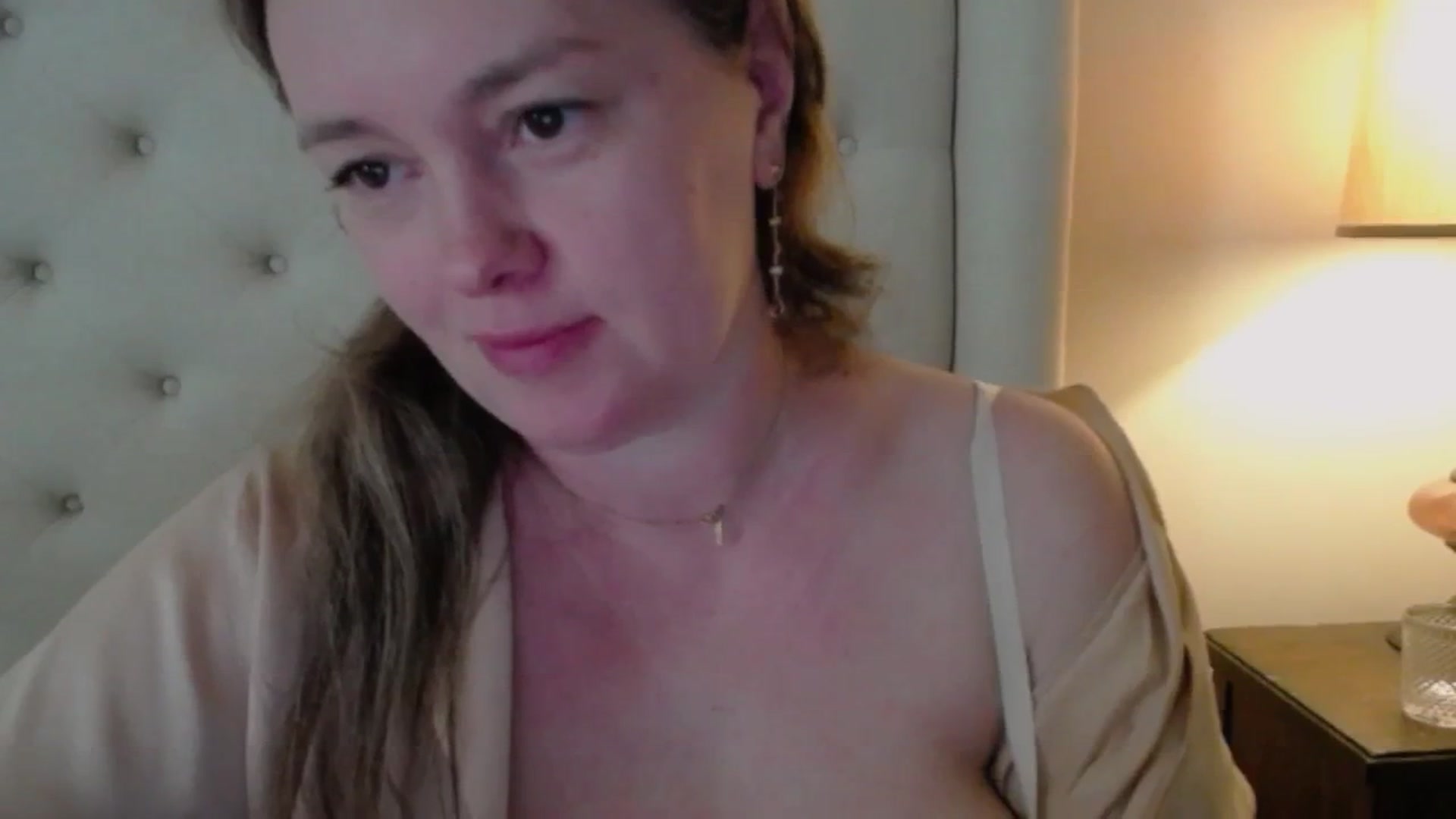 Gallery image thumbnail from J0llye's myfreecams stream on, 03/31/2025, 16:10 image 3 of 20