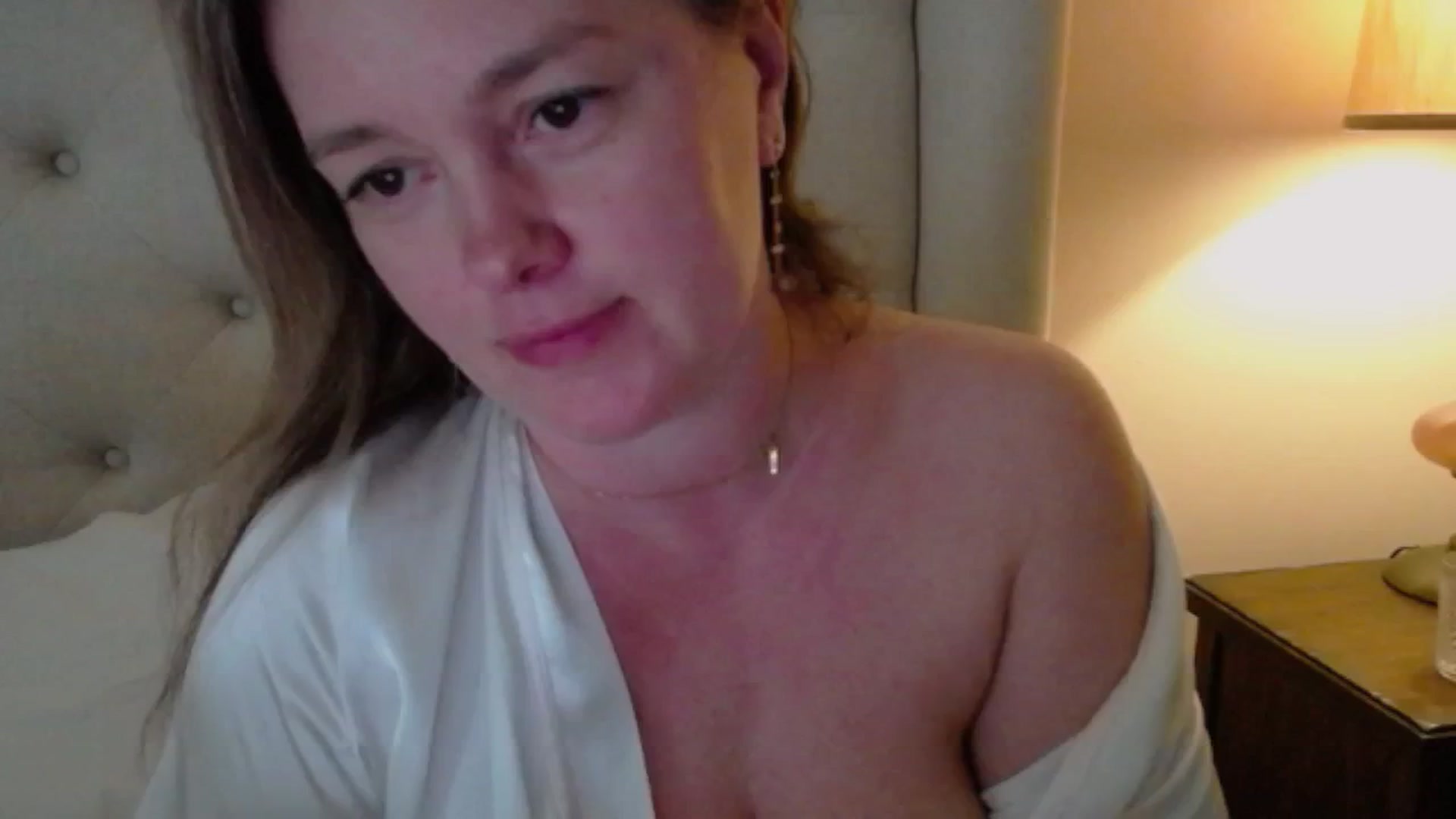 Gallery image thumbnail from J0llye's myfreecams stream on, 03/31/2025, 19:59 image 19 of 20
