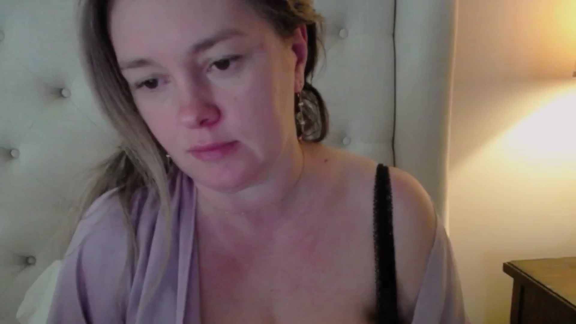 Gallery image thumbnail from J0llye's myfreecams stream on, 04/01/2025, 16:32 image 13 of 20