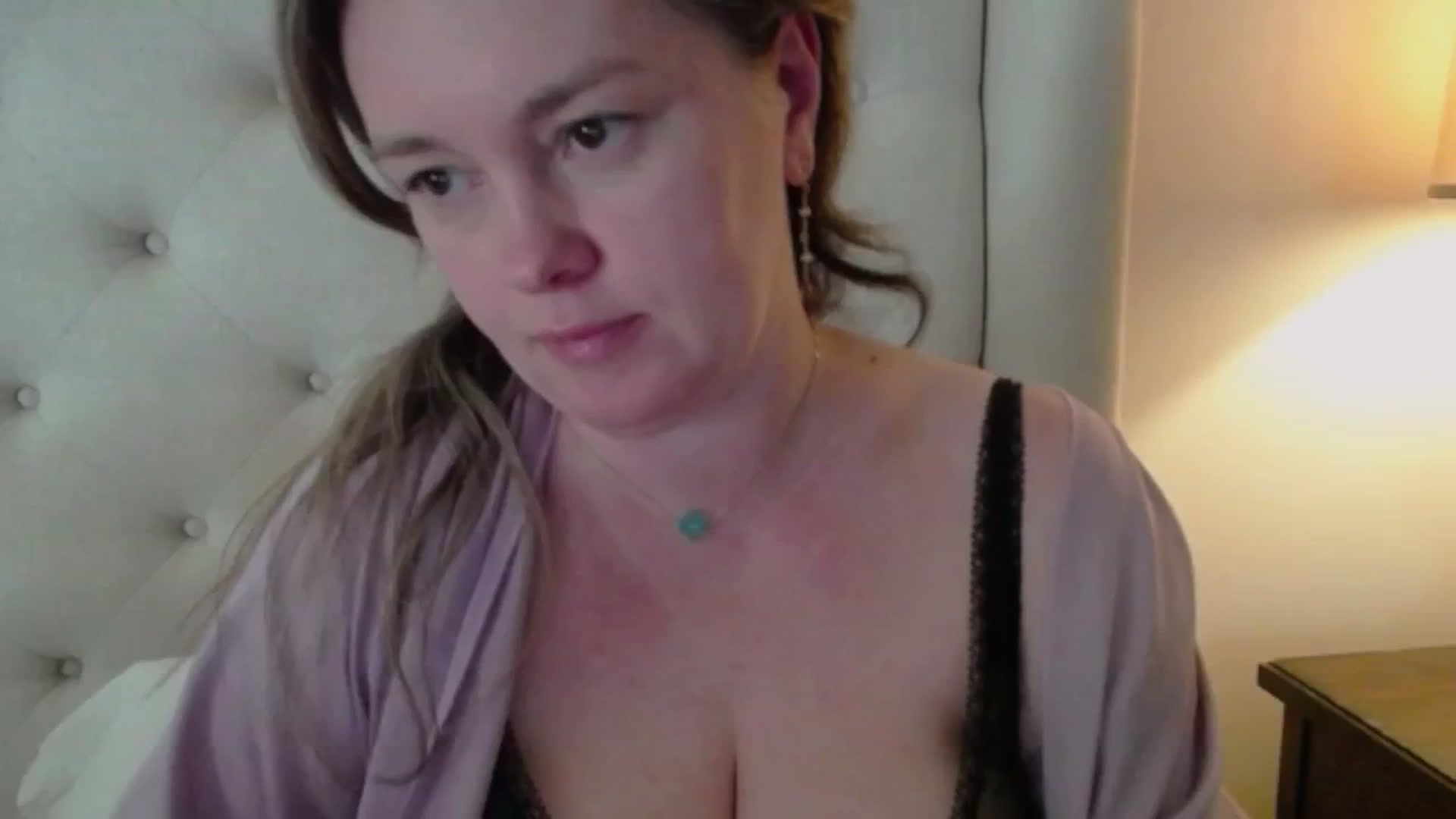 Gallery image thumbnail from J0llye's myfreecams stream on, 04/01/2025, 16:32 image 1 of 20