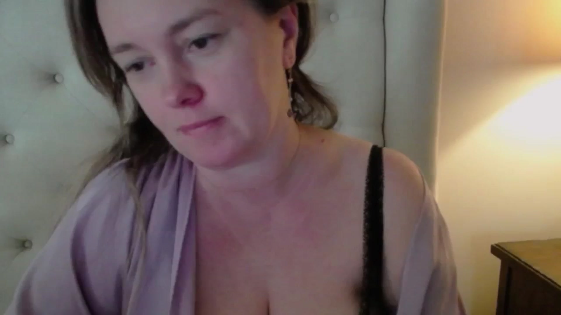 Gallery image thumbnail from J0llye's myfreecams stream on, 04/01/2025, 16:32 image 17 of 20