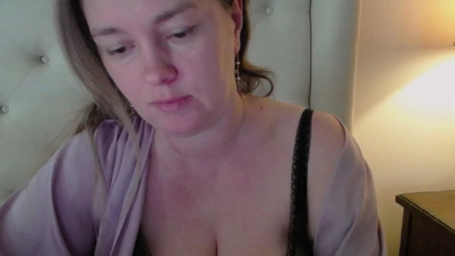Gallery image thumbnail from J0llye's myfreecams stream on, 04/01/2025, 16:32 image 8 of 20
