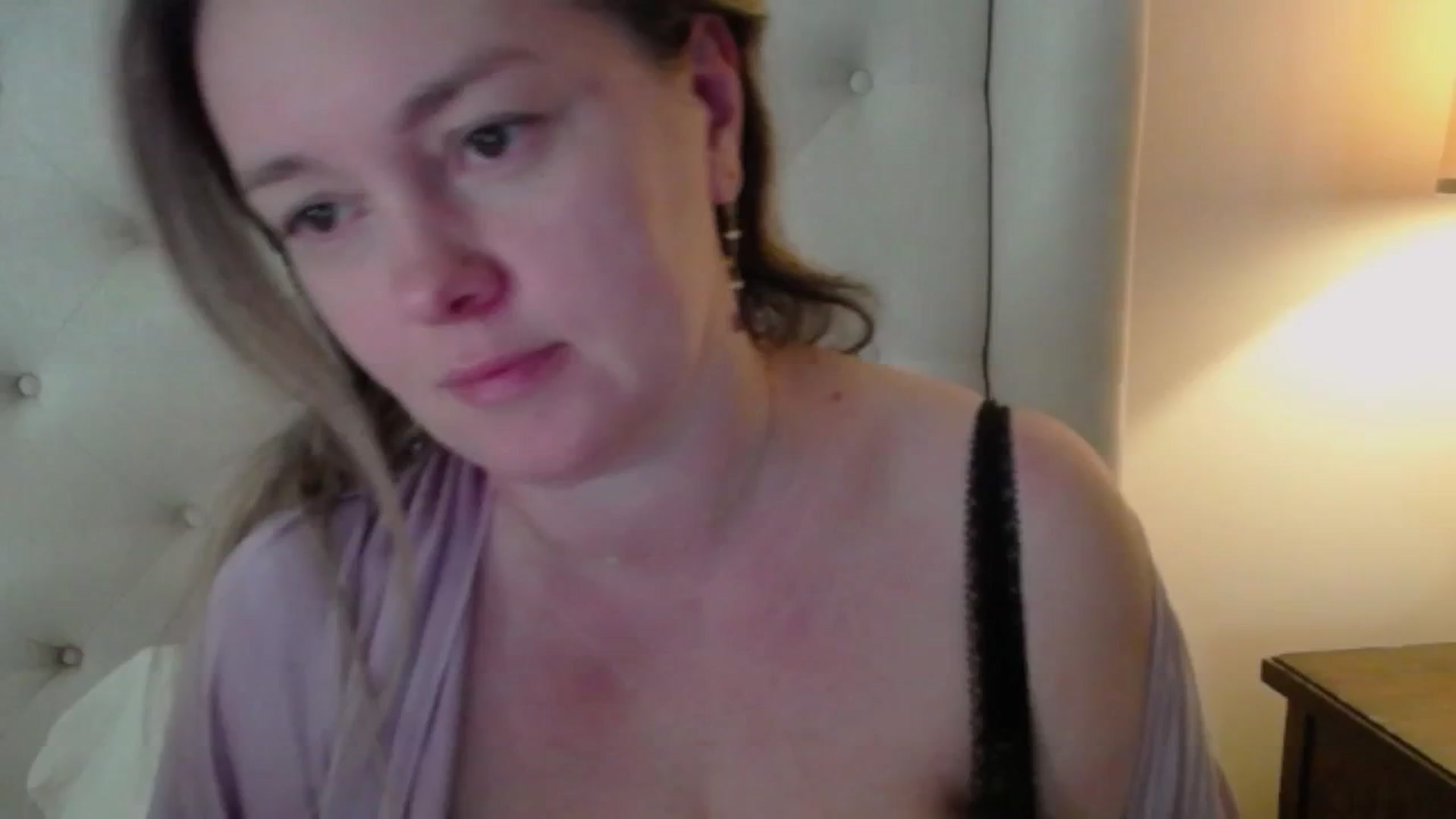 Gallery image thumbnail from J0llye's myfreecams stream on, 04/01/2025, 16:32 image 10 of 20