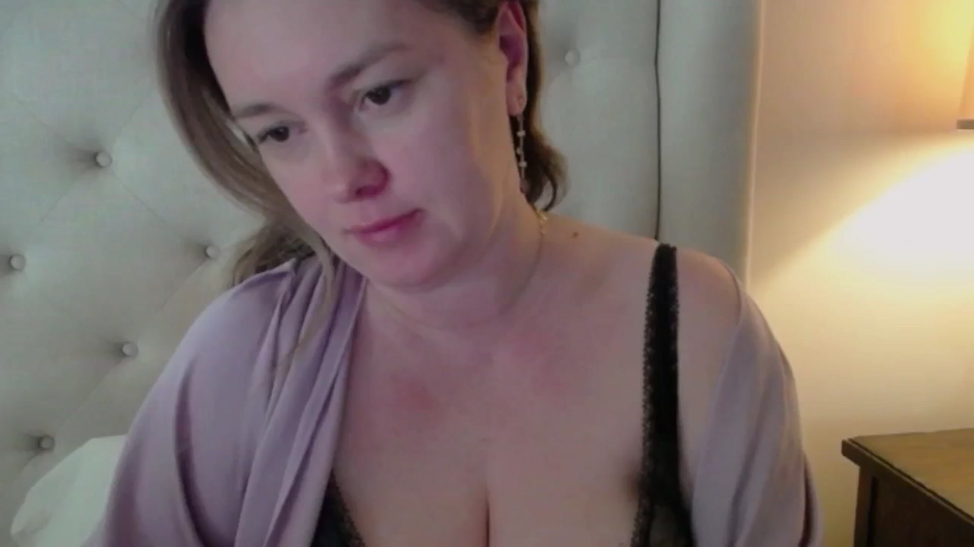 Gallery image thumbnail from J0llye's myfreecams stream on, 04/01/2025, 16:32 image 3 of 20