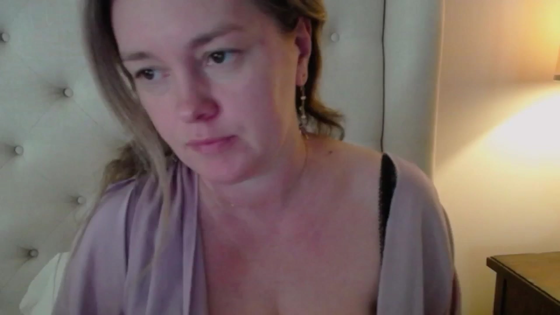 Gallery image thumbnail from J0llye's myfreecams stream on, 04/01/2025, 16:32 image 11 of 20