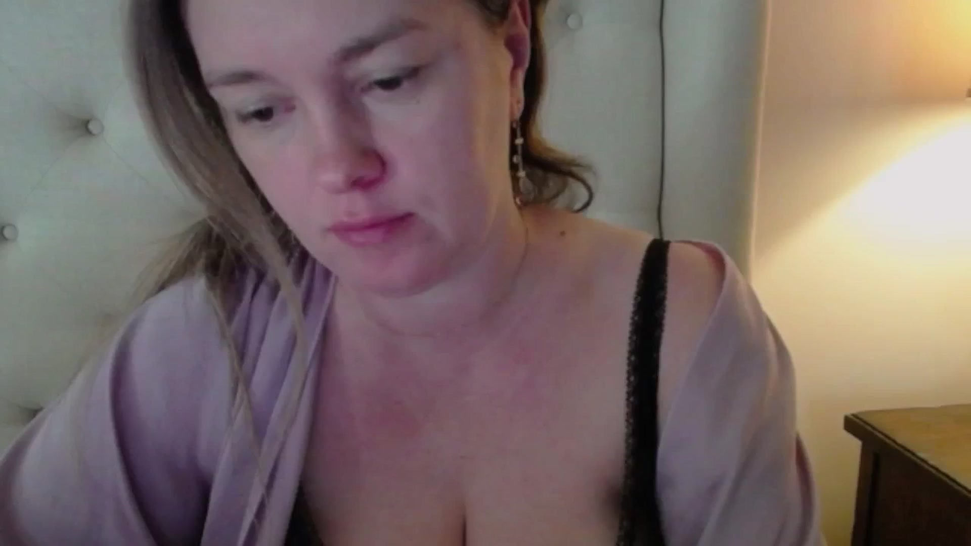 Gallery image thumbnail from J0llye's myfreecams stream on, 04/01/2025, 16:32 image 9 of 20